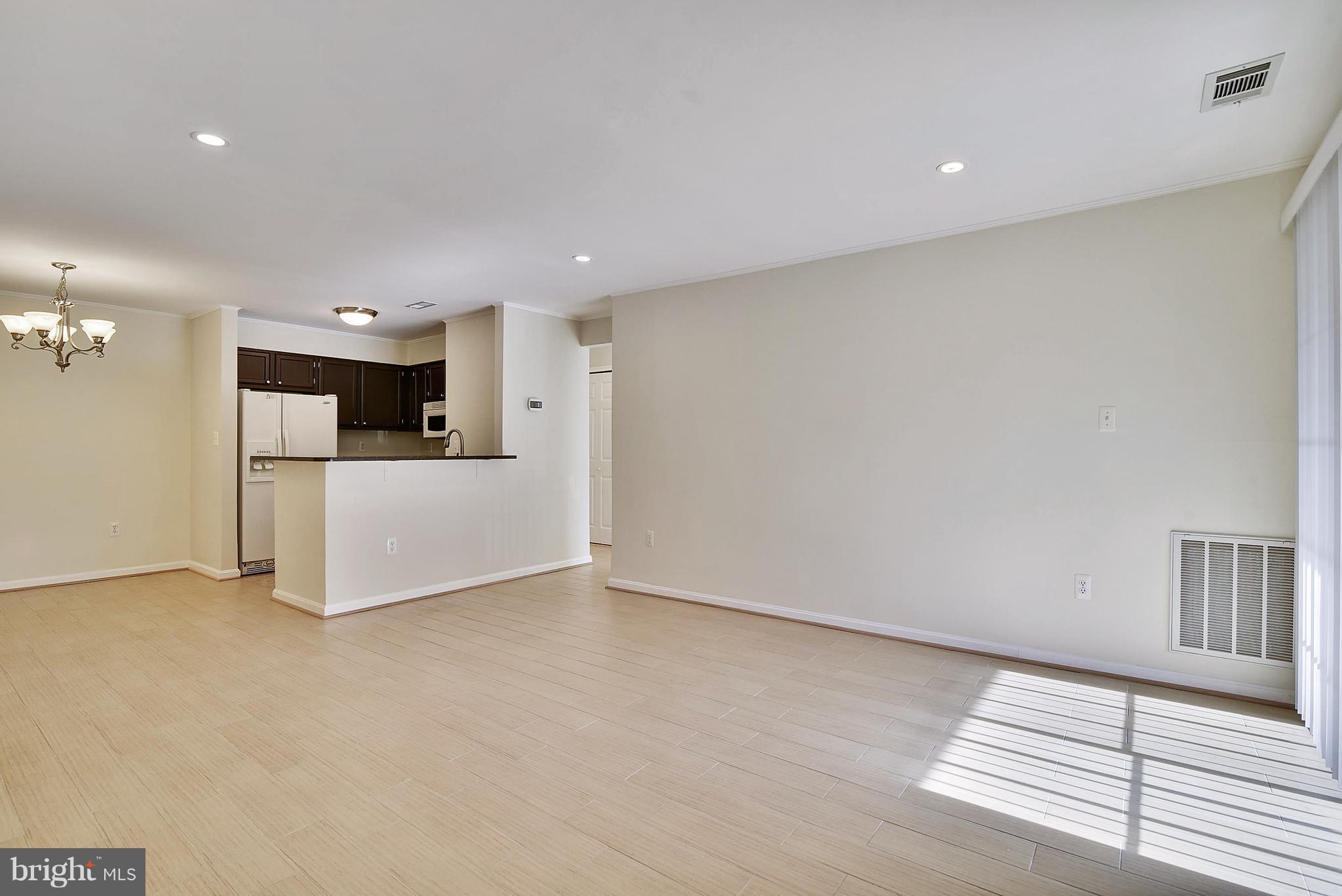 VICTORIA CROSSINGS AT MANCHESTER LAKES - Residential Lease