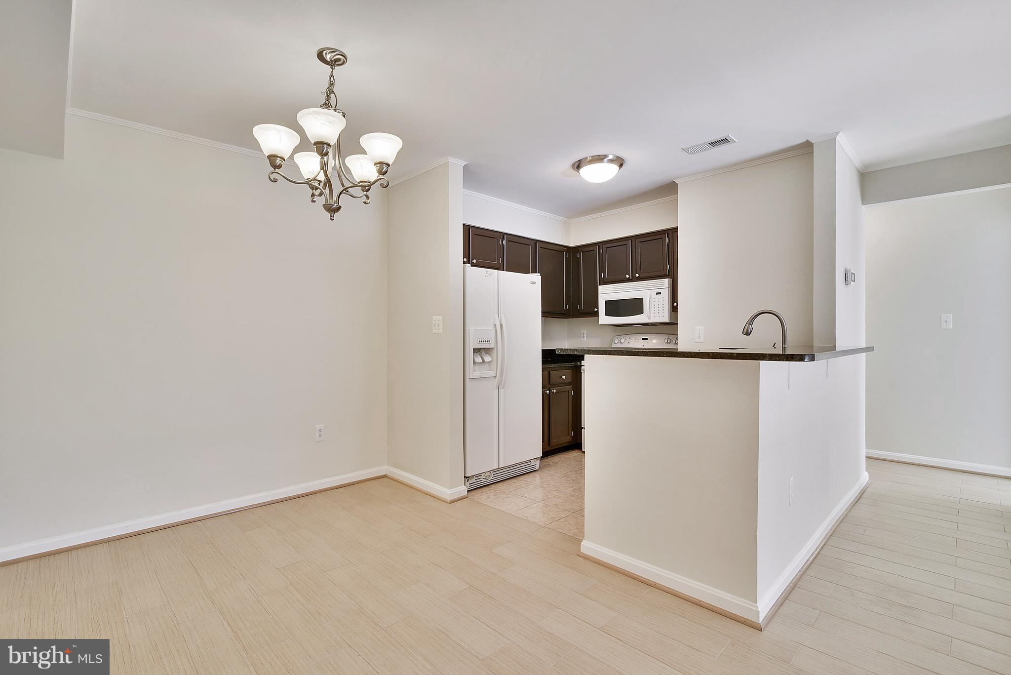 VICTORIA CROSSINGS AT MANCHESTER LAKES - Residential Lease