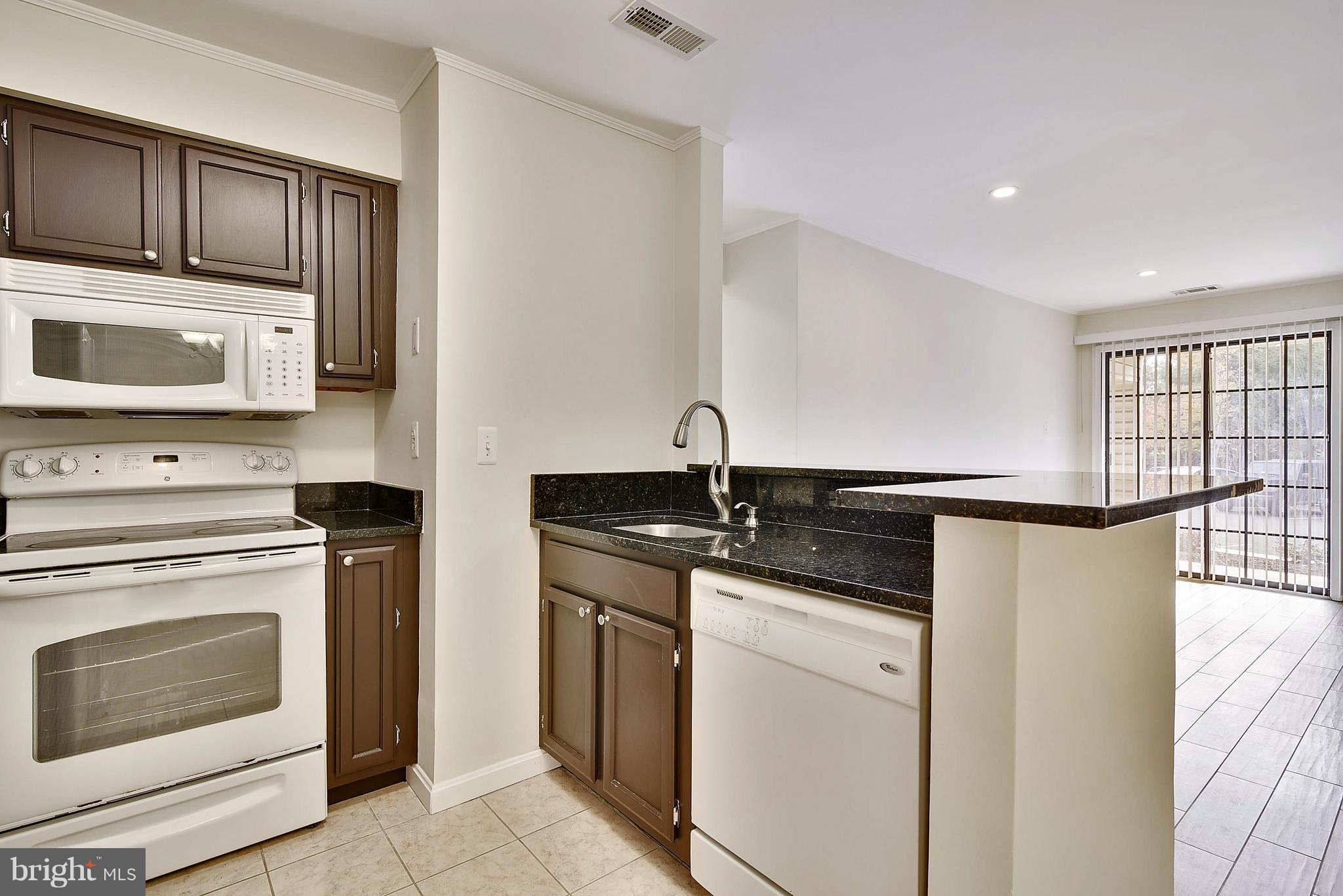 VICTORIA CROSSINGS AT MANCHESTER LAKES - Residential Lease