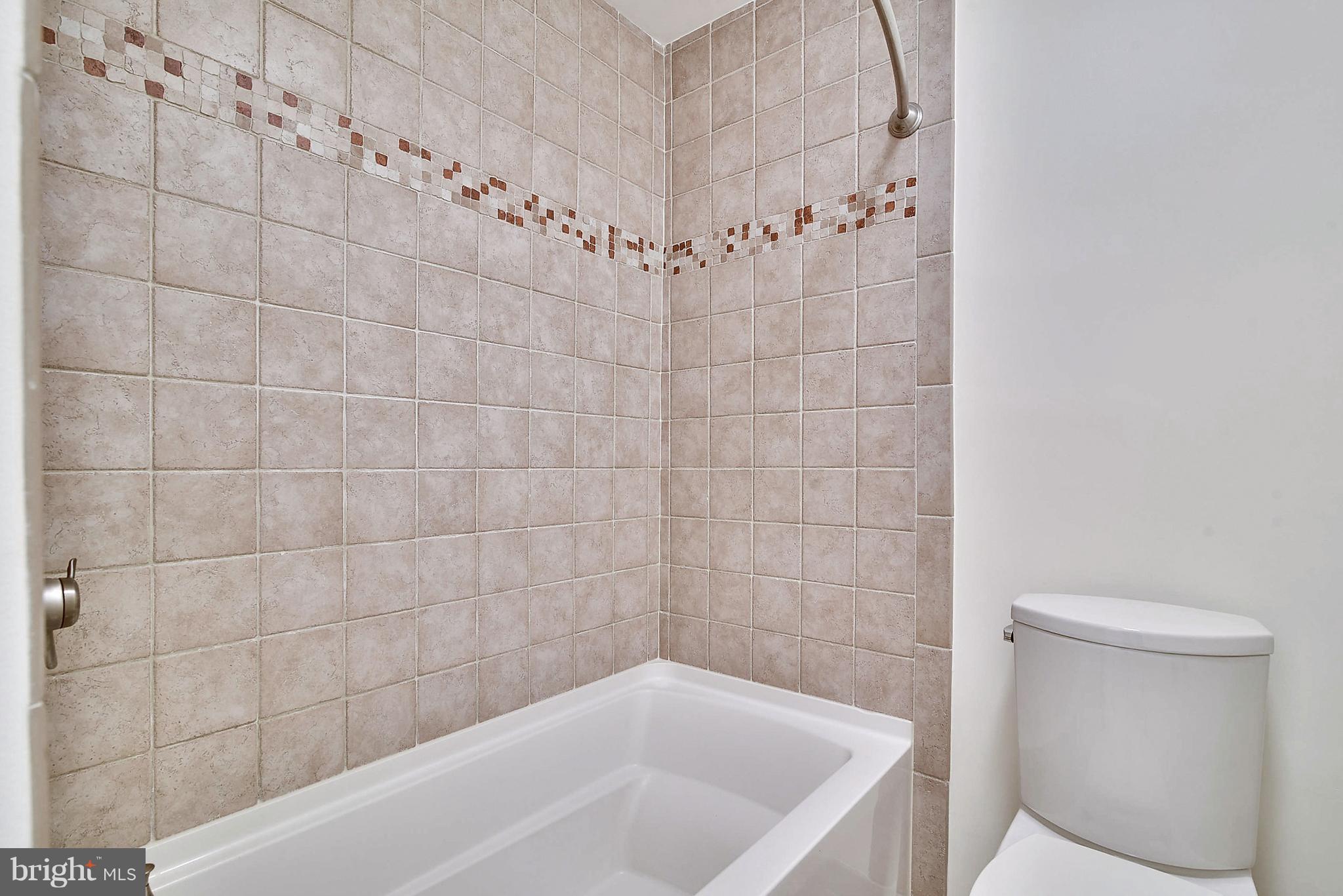 VICTORIA CROSSINGS AT MANCHESTER LAKES - Residential Lease