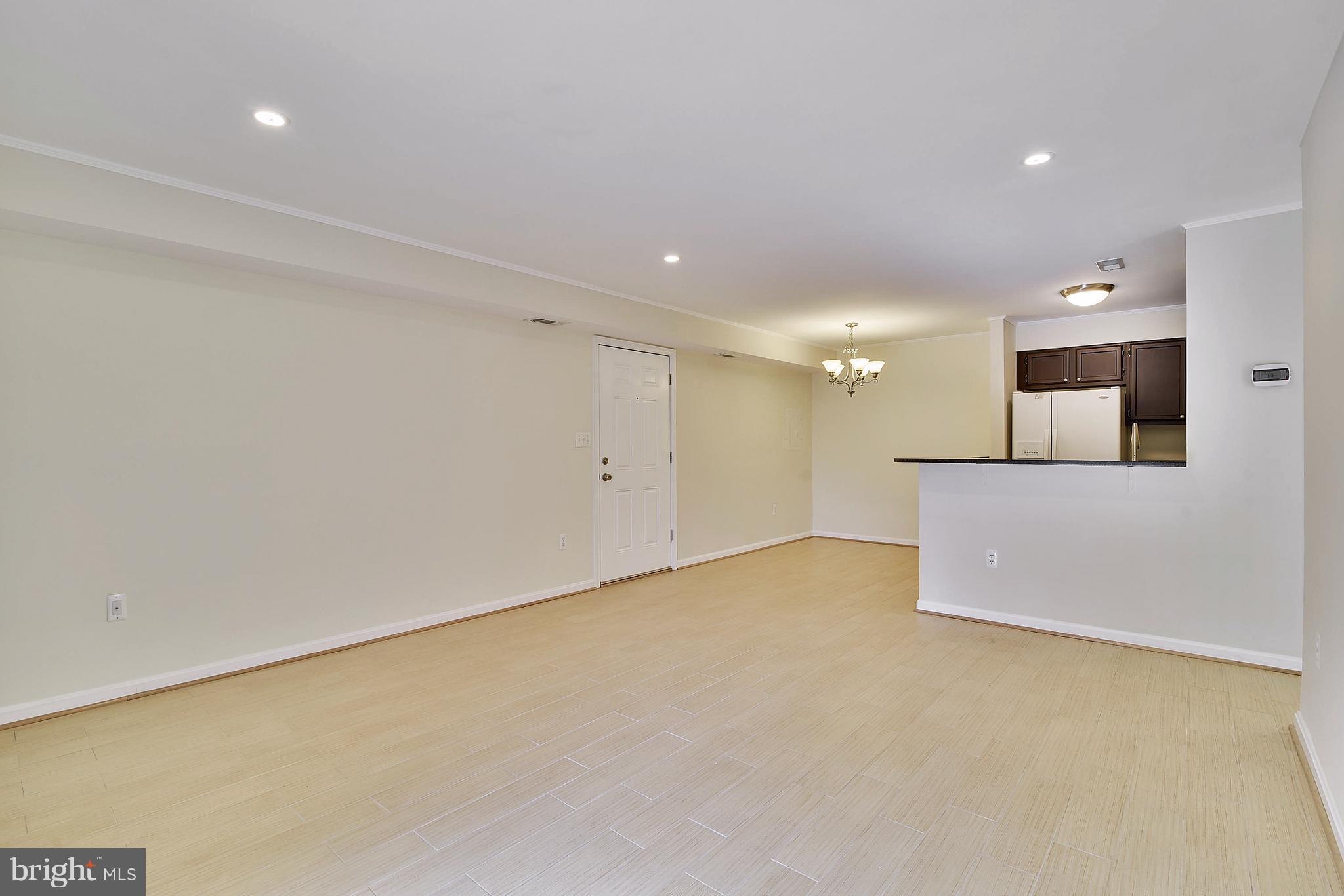 VICTORIA CROSSINGS AT MANCHESTER LAKES - Residential Lease