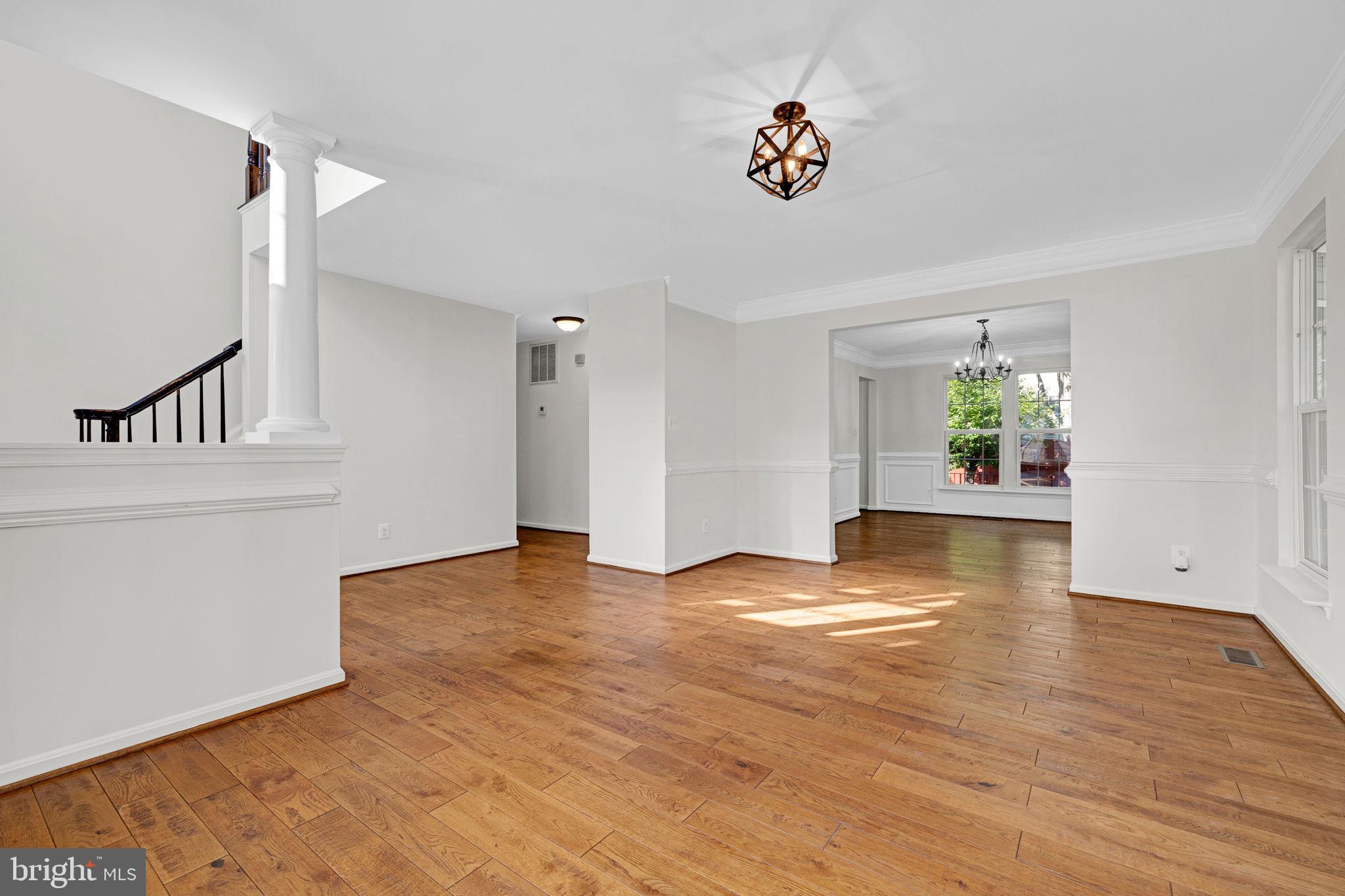 2 STONERIDGE COURT