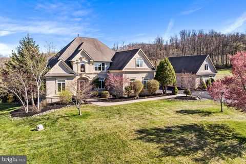 Photo of 1572 Courtney Court, HELLERTOWN, PA 18055 (MLS # PANH2009648)