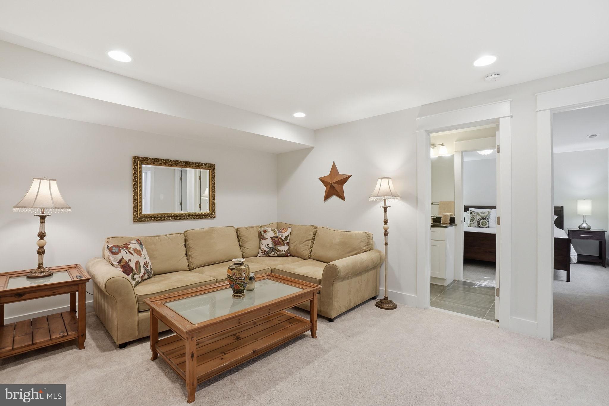 CLARENDON - Residential