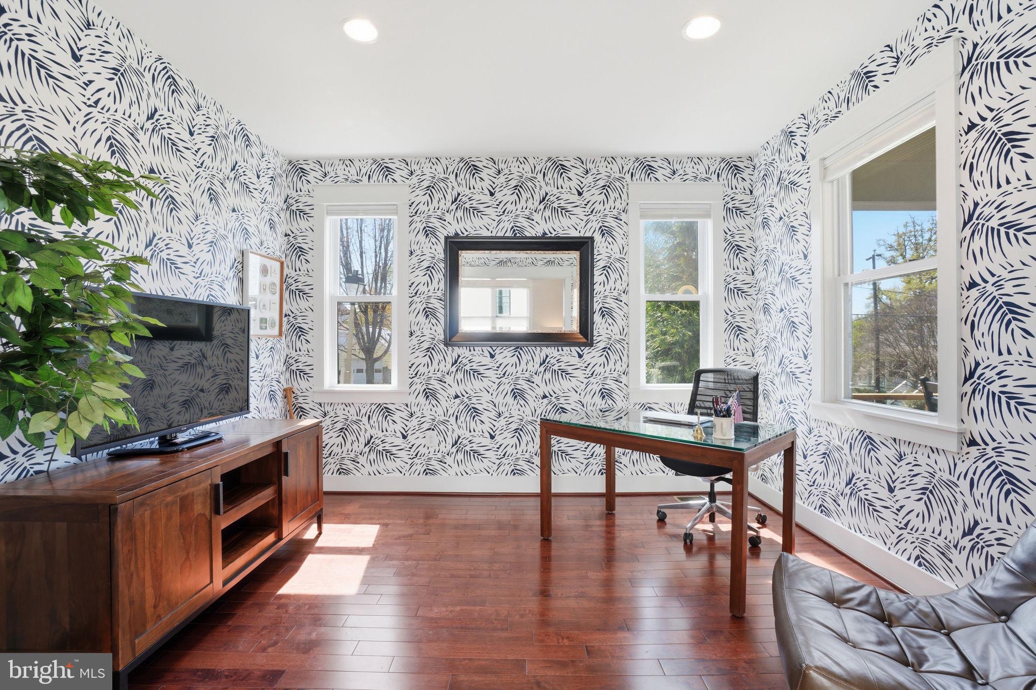 CLARENDON - Residential