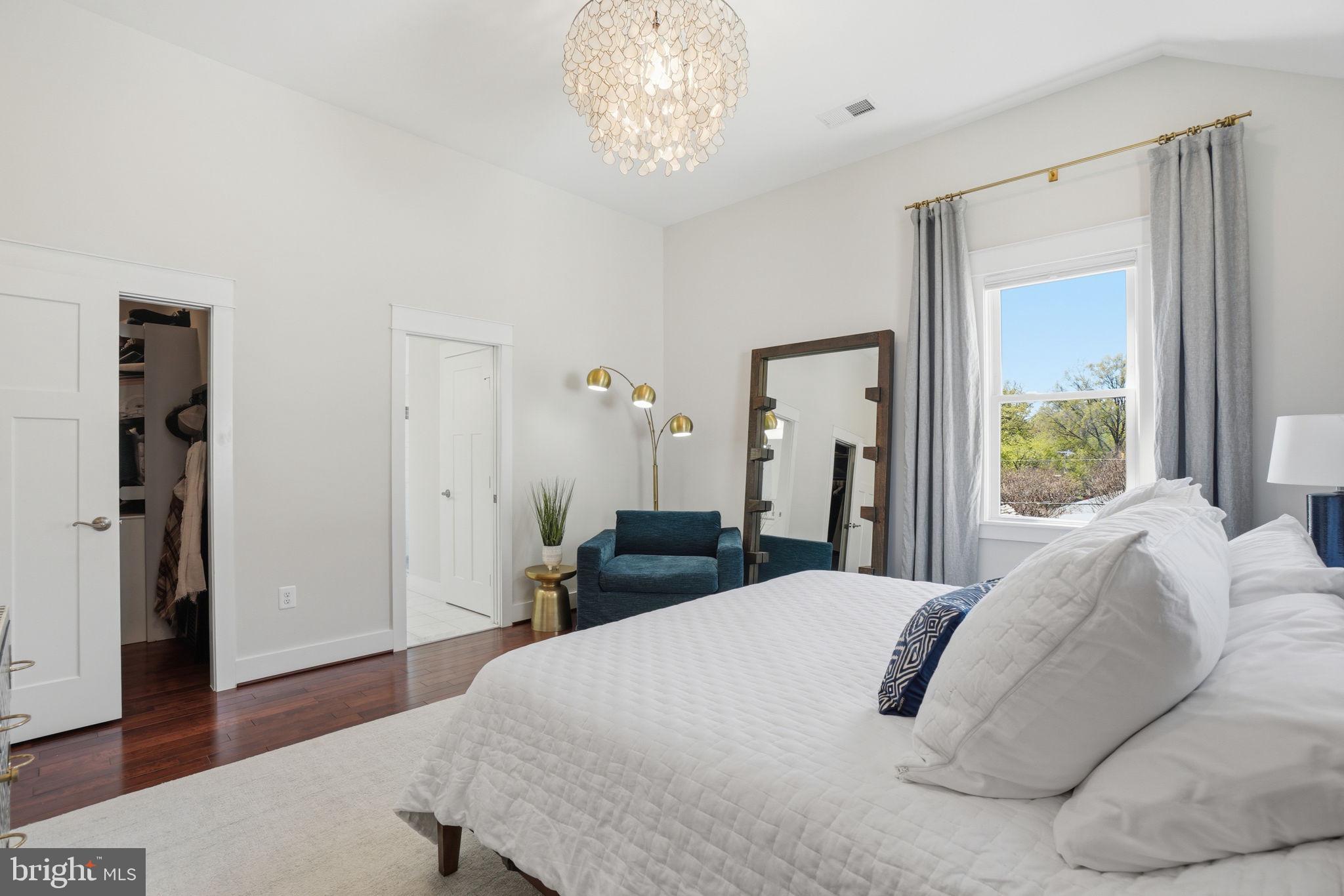 CLARENDON - Residential