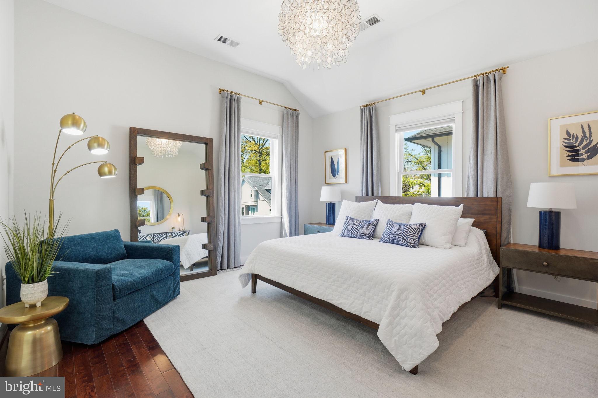 CLARENDON - Residential