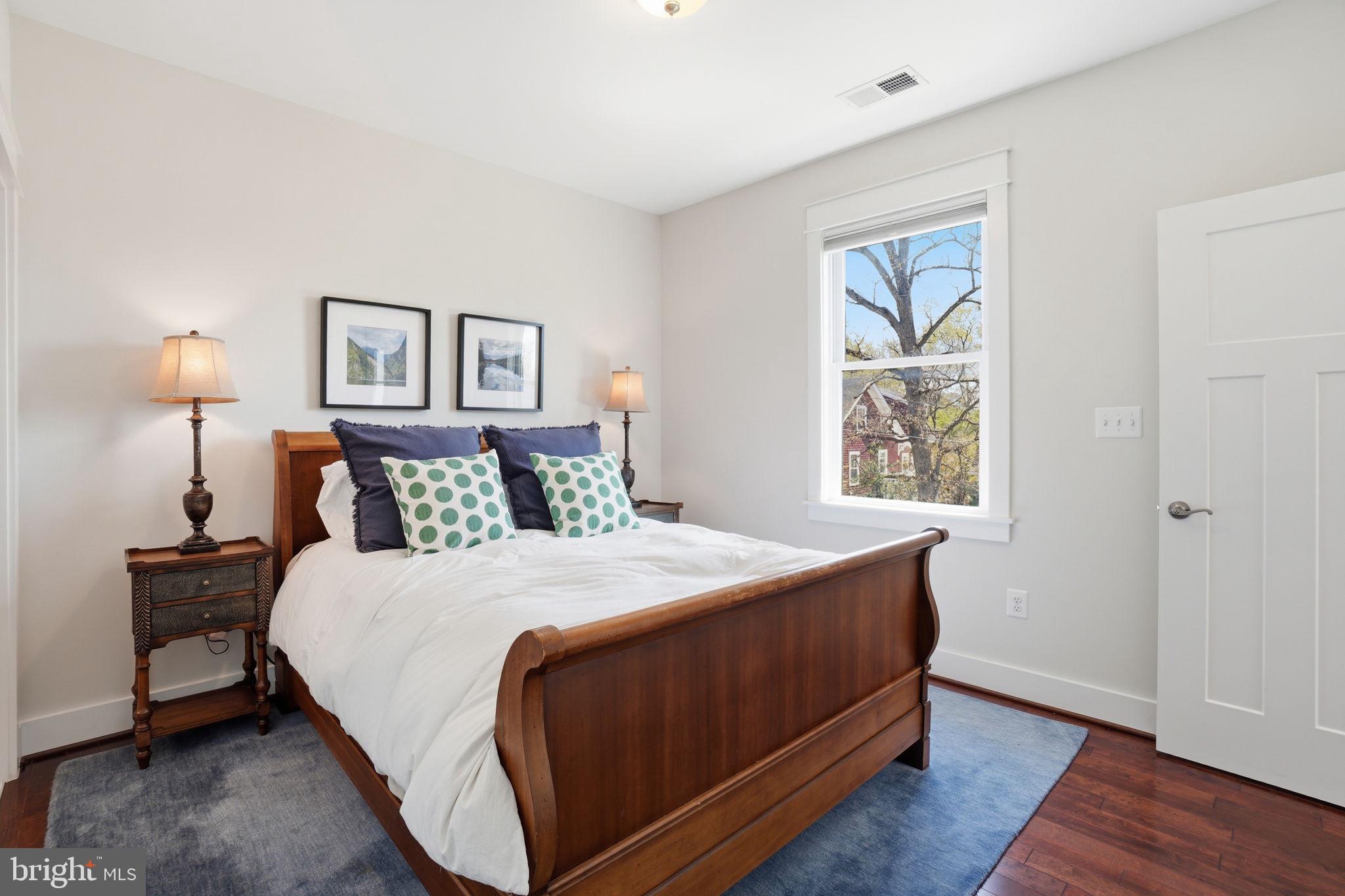 CLARENDON - Residential