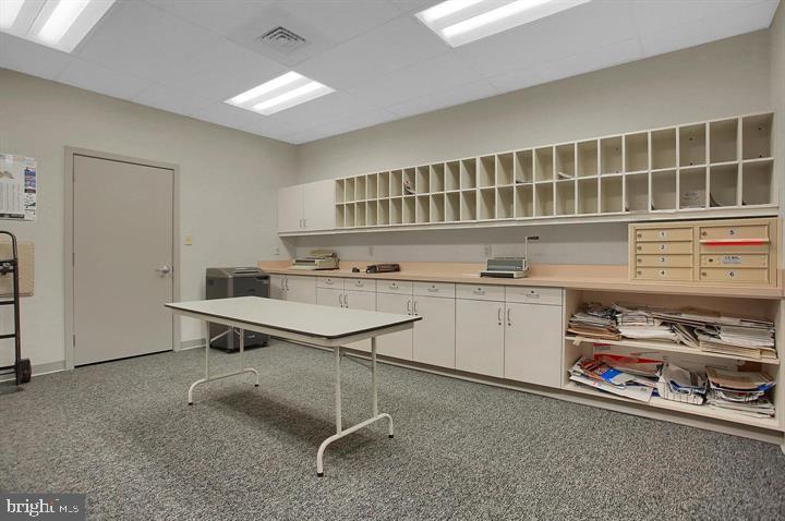 ROSSMOYNE - Commercial Lease