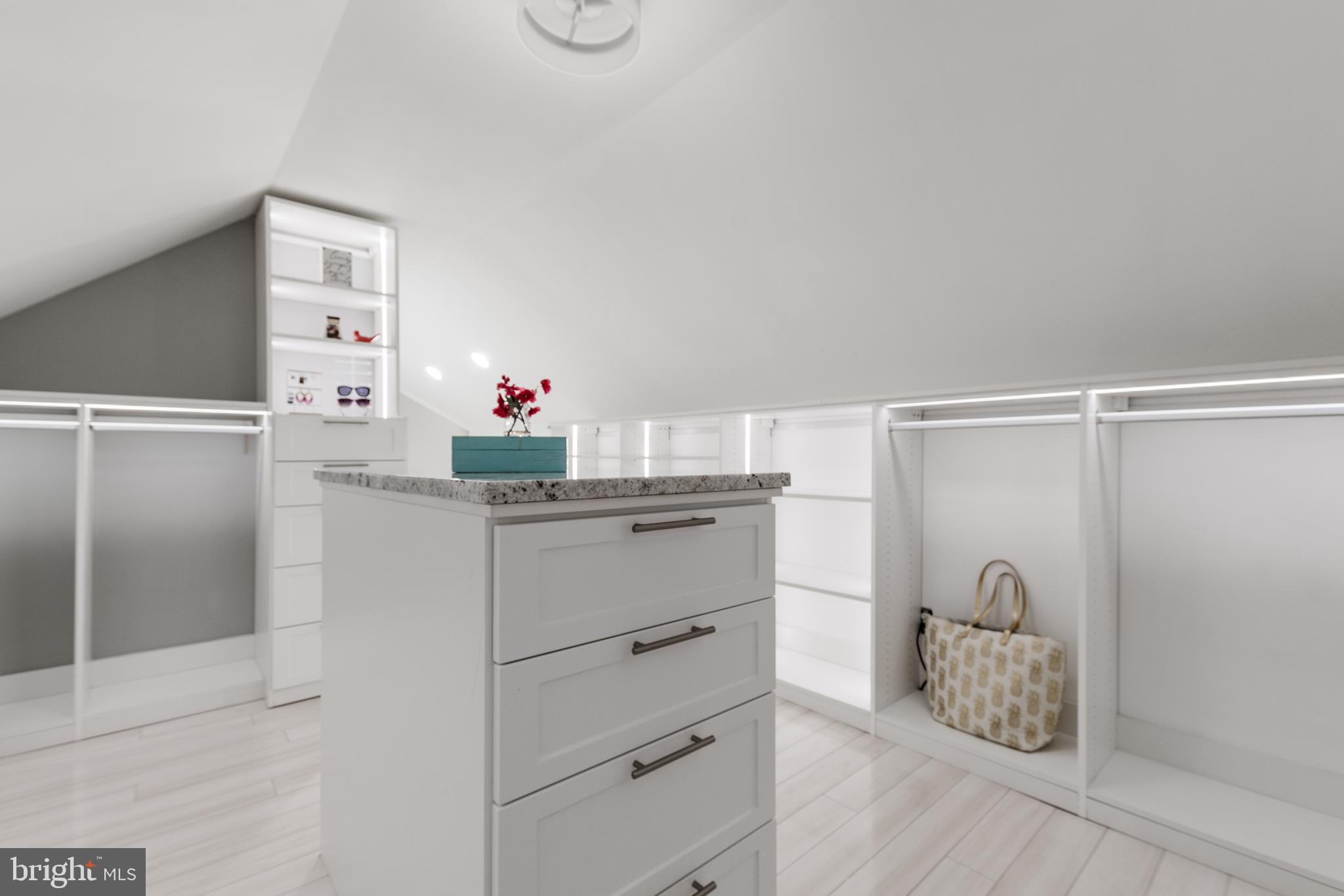 CEDAR CREEK - Residential