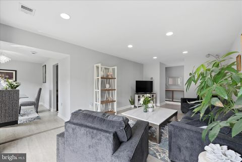 9731 KINGS CROWN COURT 102 FAIRFAX VA 22031