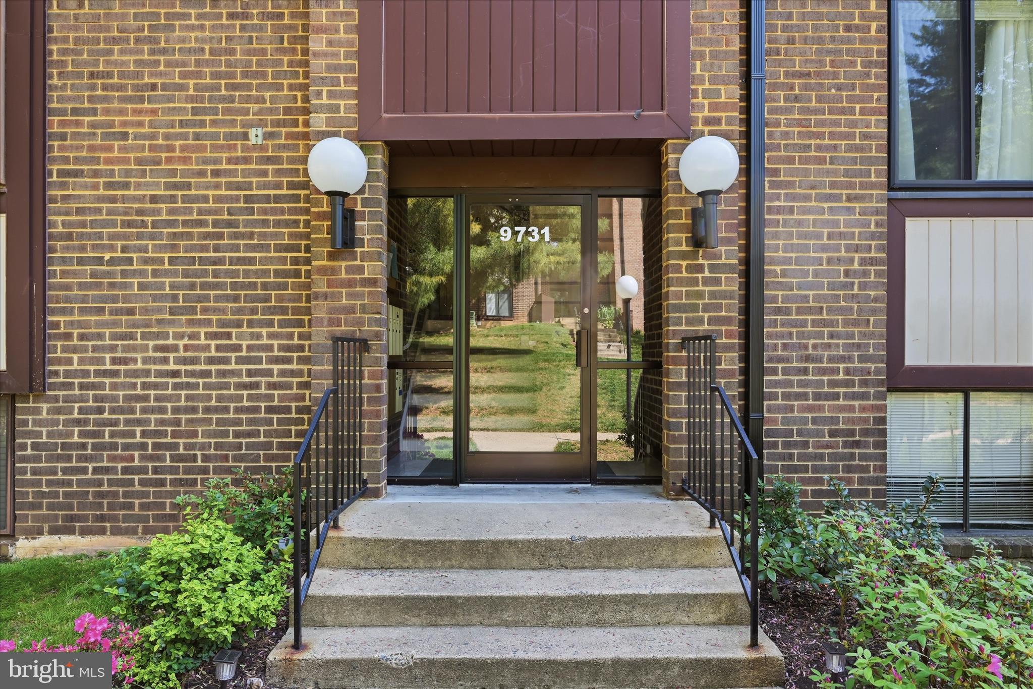 9731 KINGS CROWN COURT 102