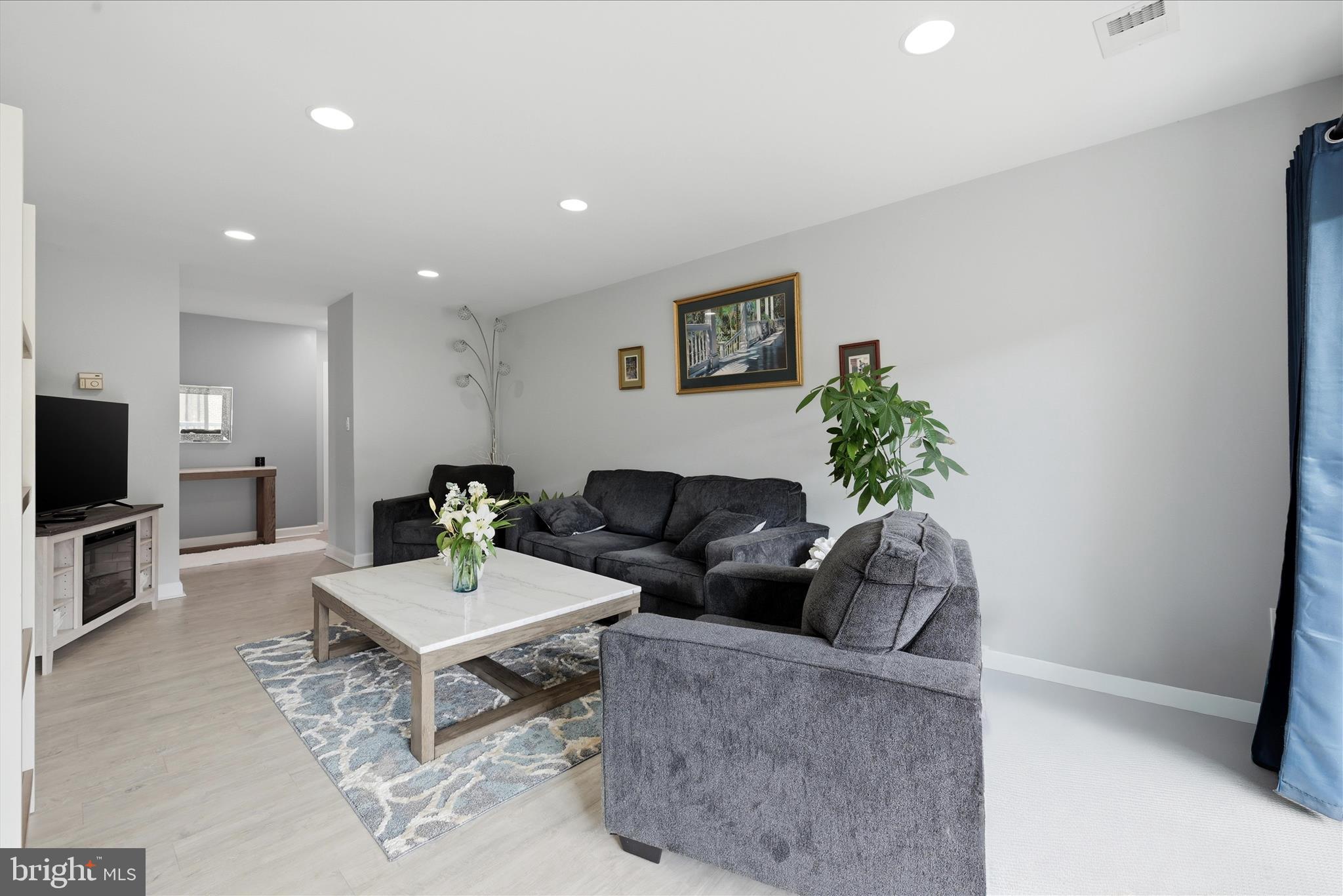 9731 KINGS CROWN COURT 102