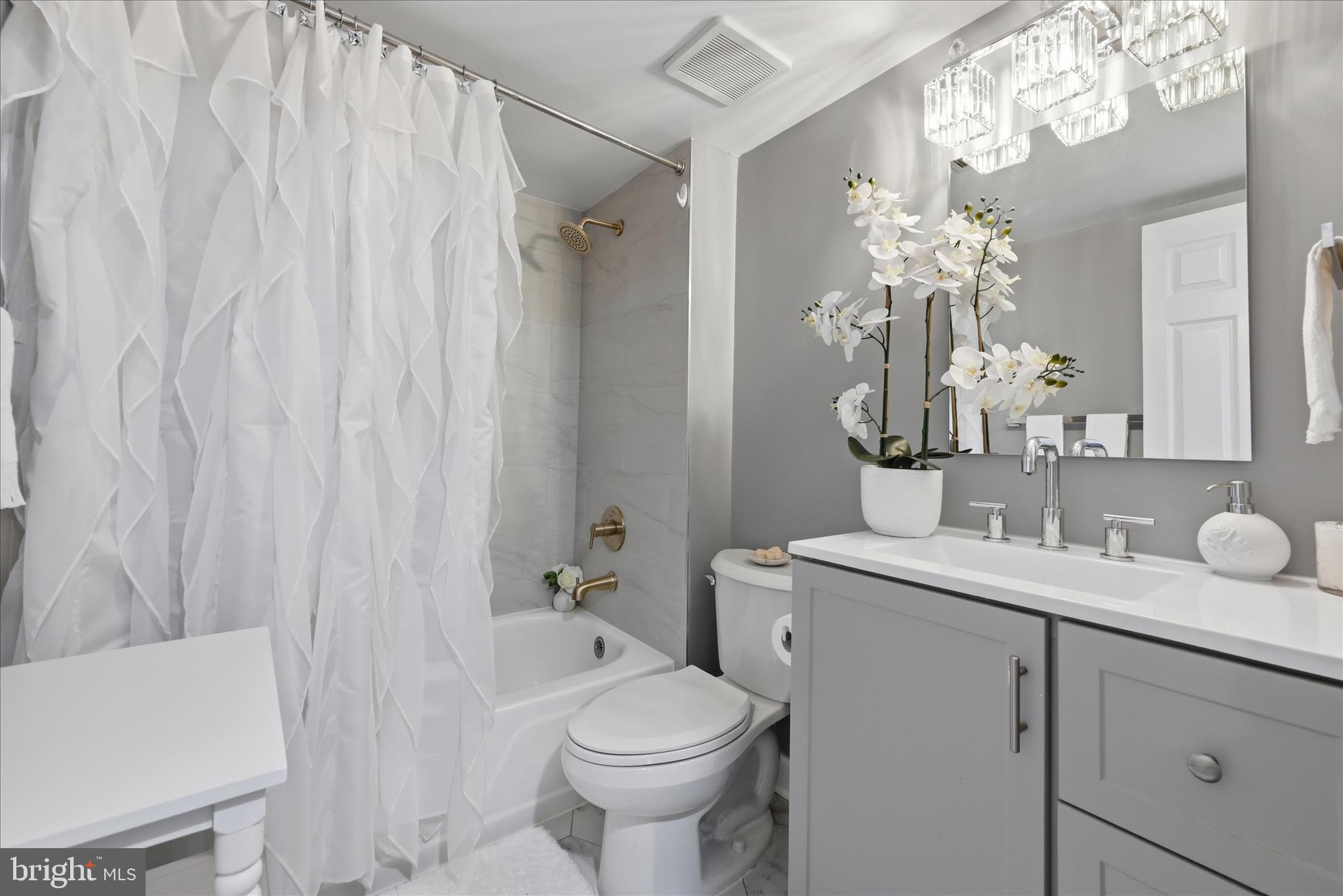 HAWTHORNE VILLAGE - Residential