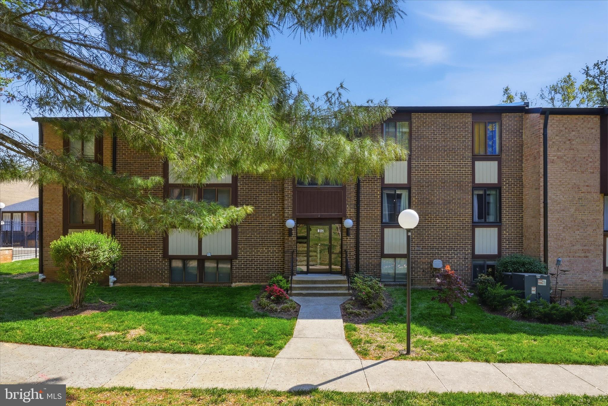 9731 KINGS CROWN COURT 102