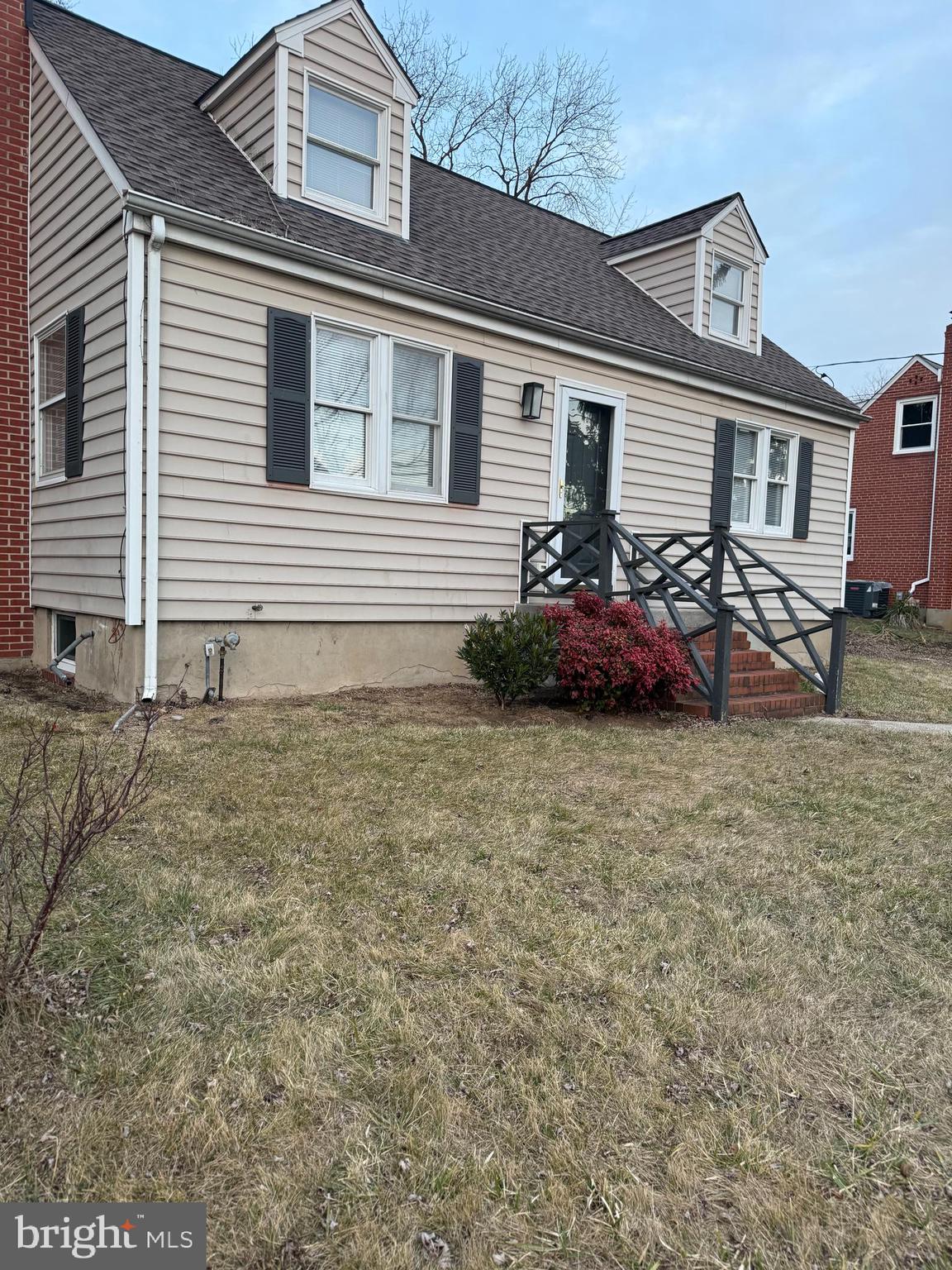 COLLEGE MANOR - Residential