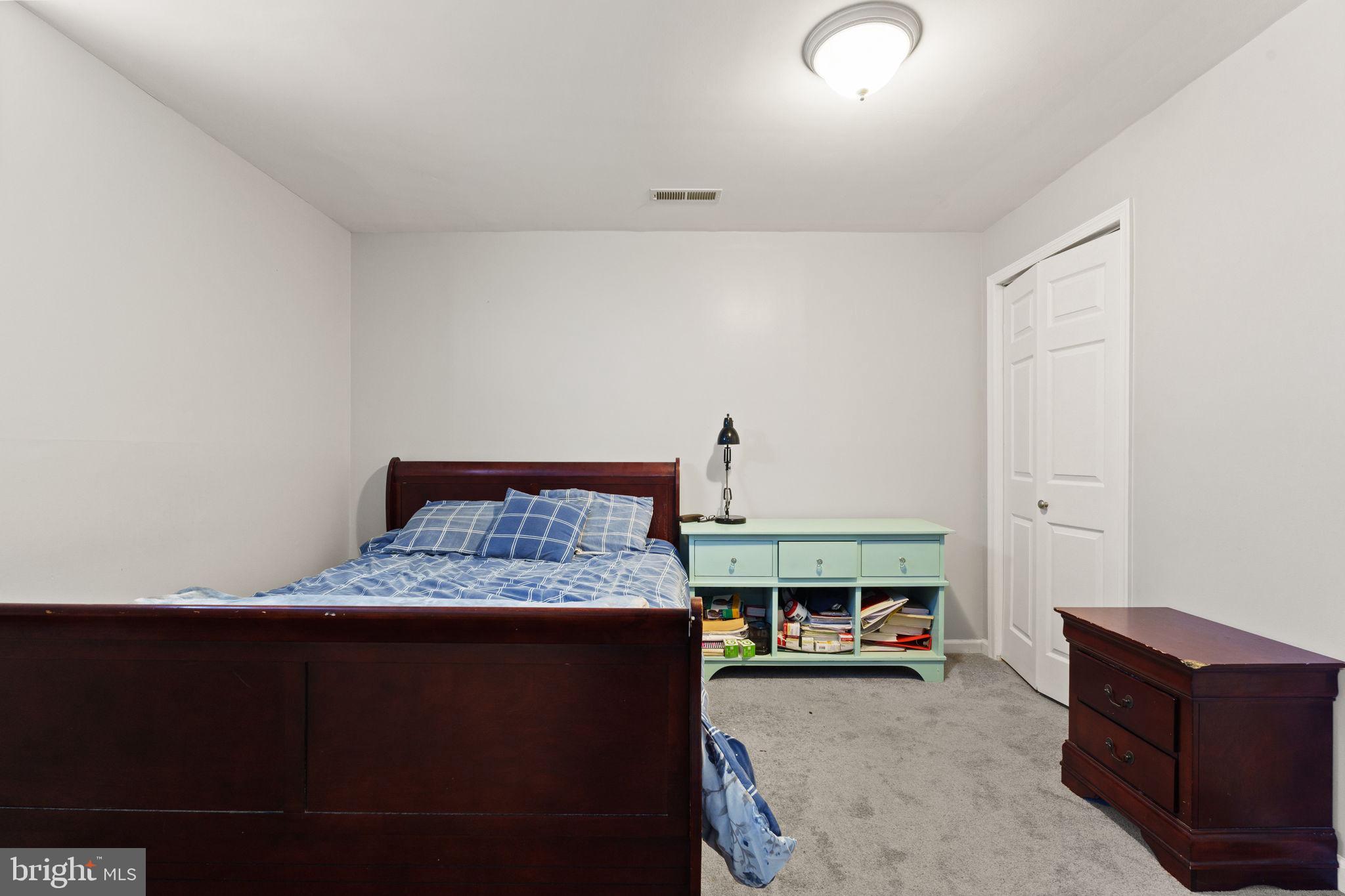 WILLIAMS KNOLL - Residential