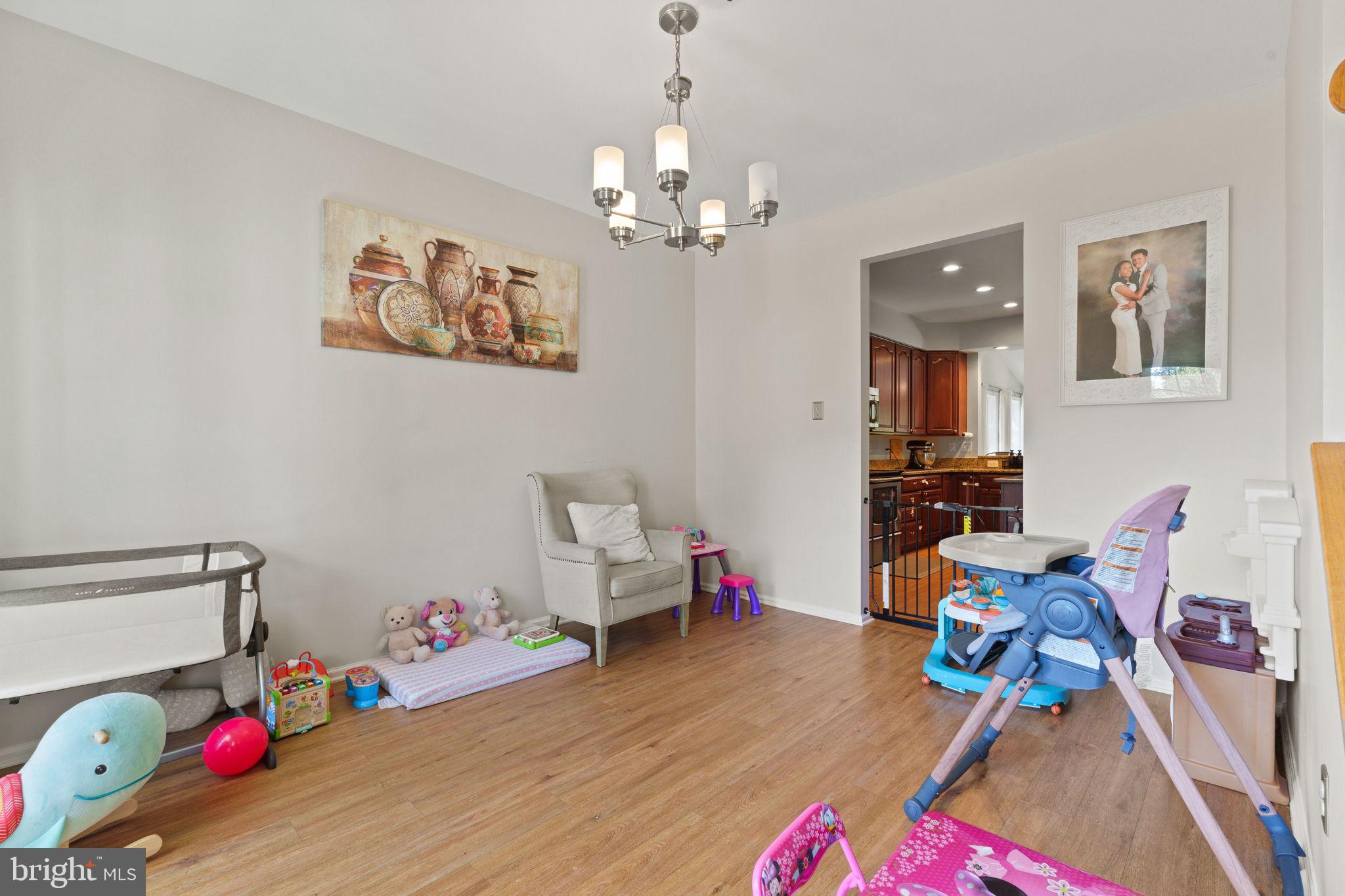 WILLIAMS KNOLL - Residential