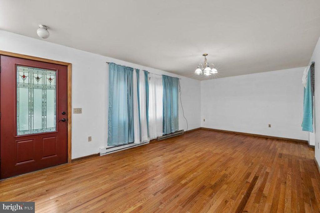 Photo of 1041 Country Place Drive, TOBYHANNA, PA 18466 (MLS # PAMR2005150)