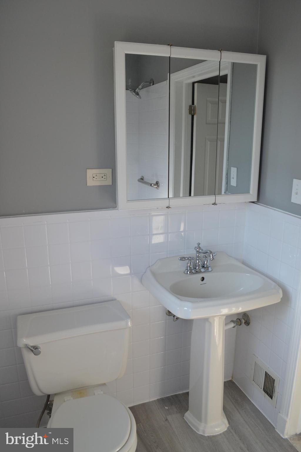 BEVERLY HILLS - Residential Lease