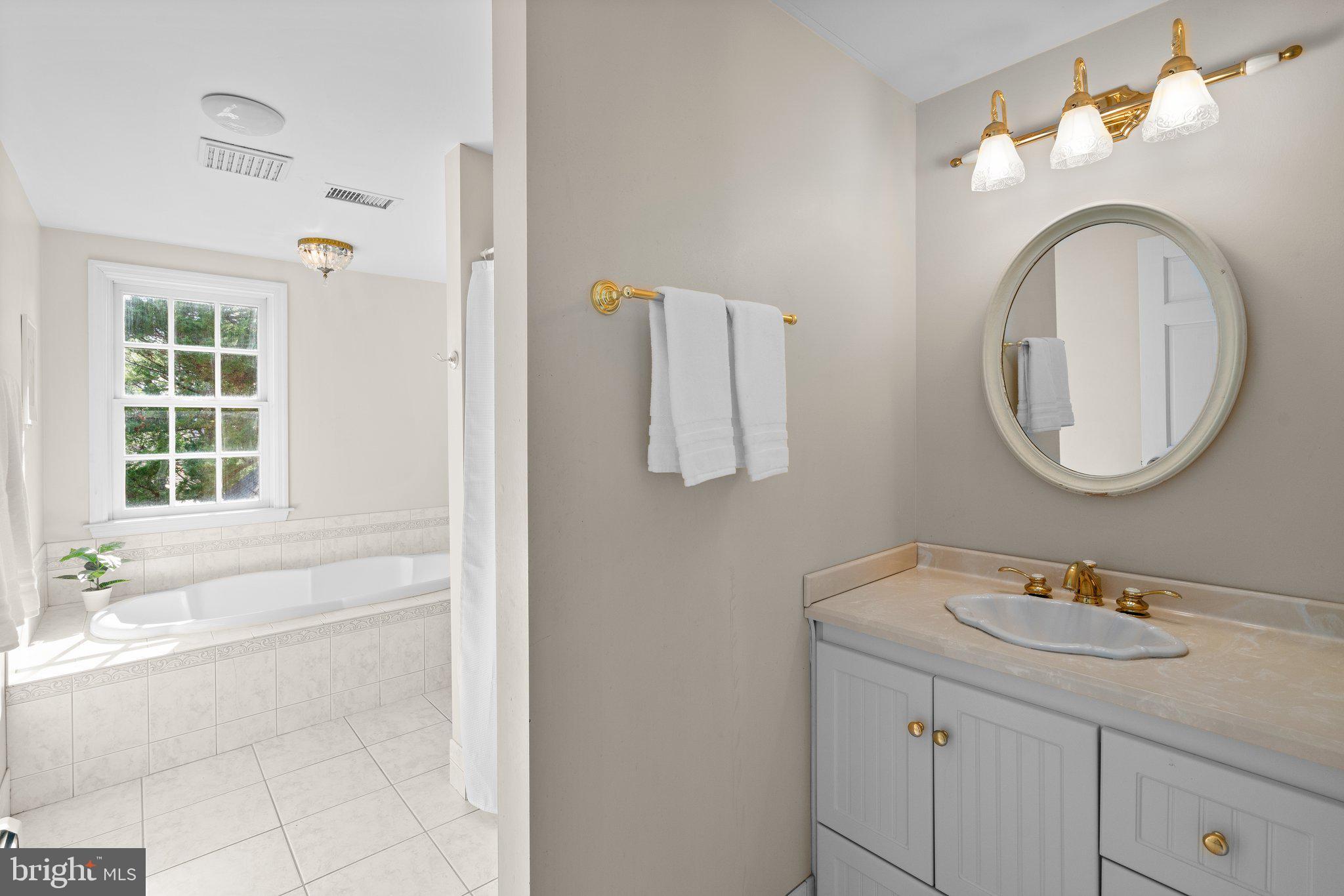 ROUND BAY - Residential