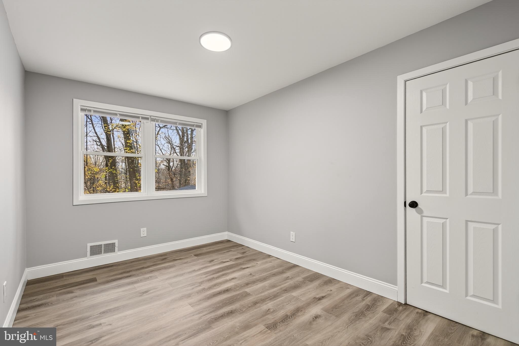 CHRIS MAR MANOR - Residential