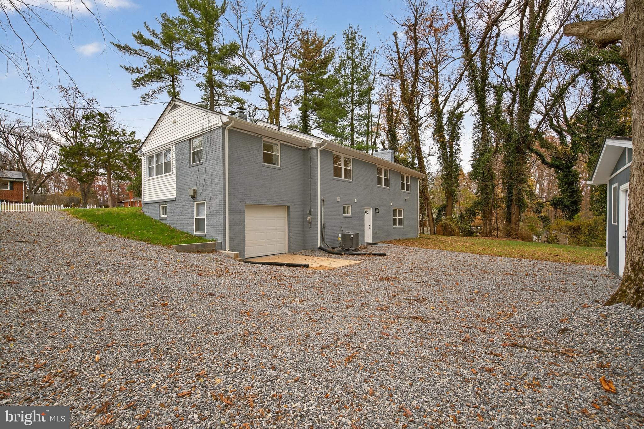 CHRIS MAR MANOR - Residential