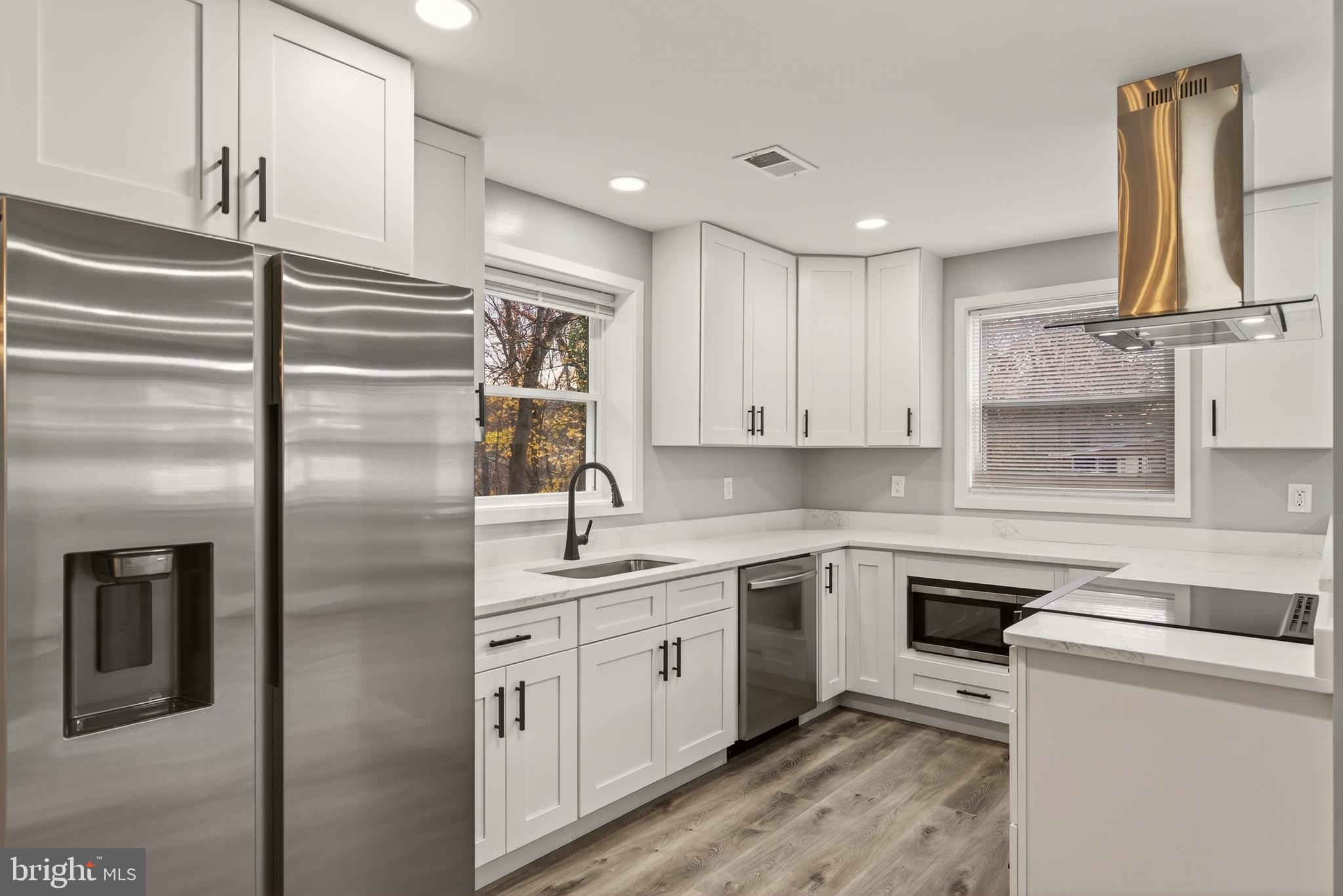 CHRIS MAR MANOR - Residential