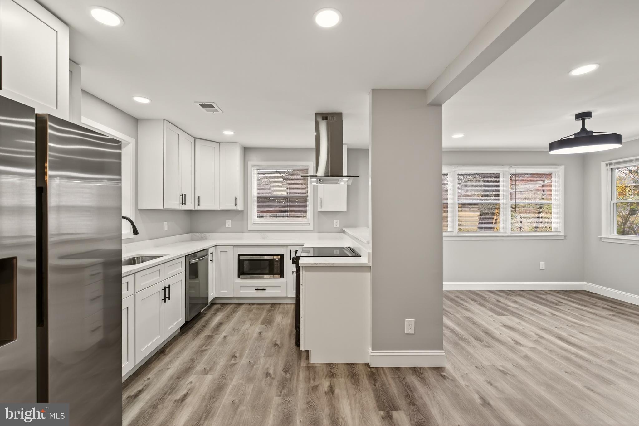 CHRIS MAR MANOR - Residential