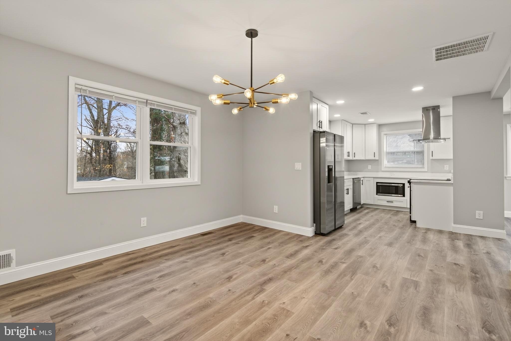 CHRIS MAR MANOR - Residential