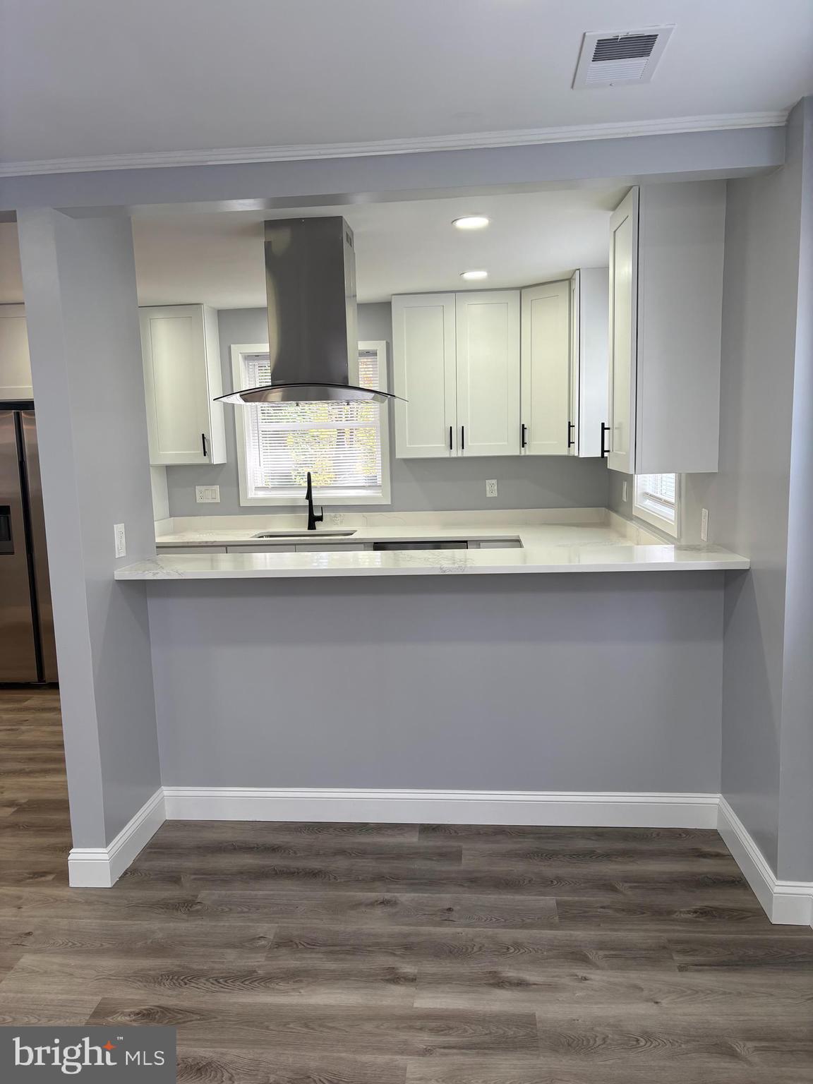 CHRIS MAR MANOR - Residential