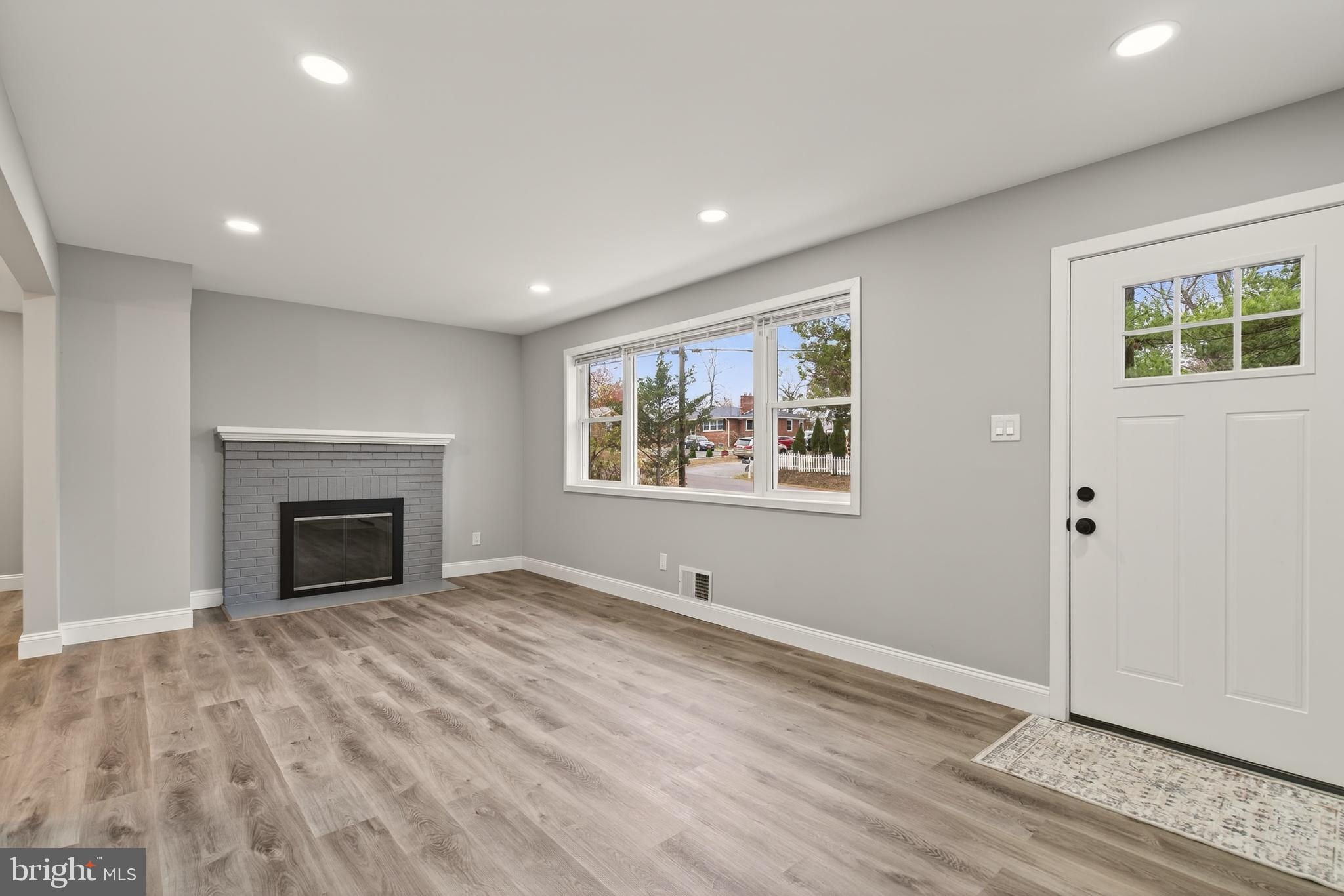 CHRIS MAR MANOR - Residential