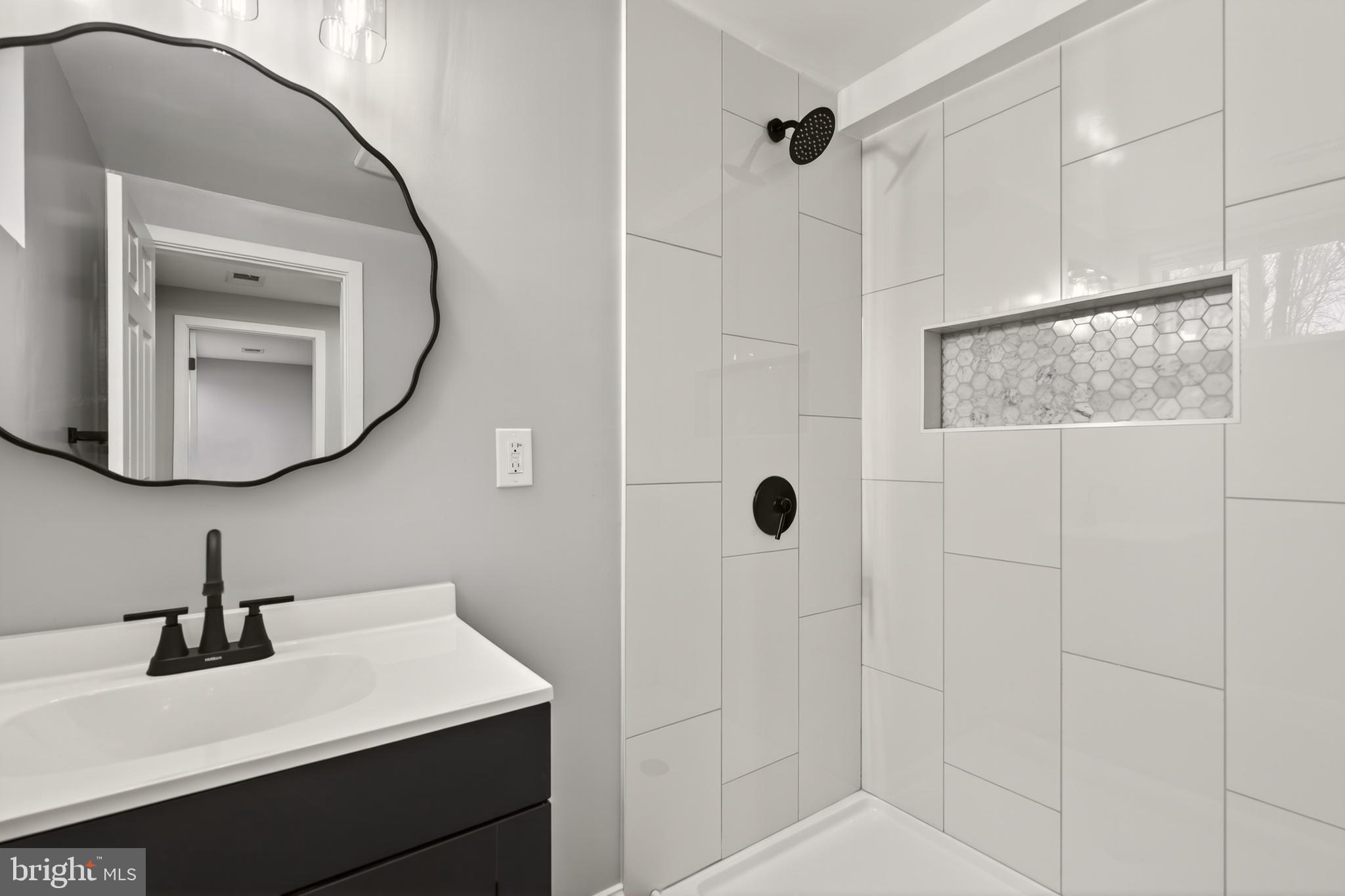 CHRIS MAR MANOR - Residential