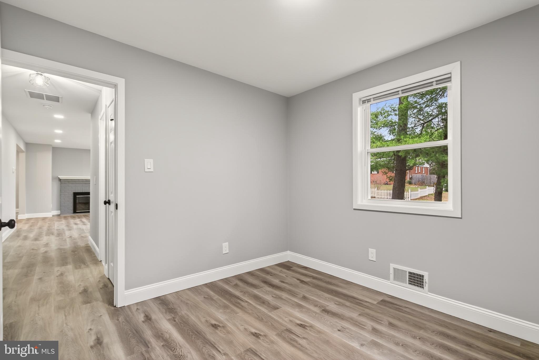 CHRIS MAR MANOR - Residential