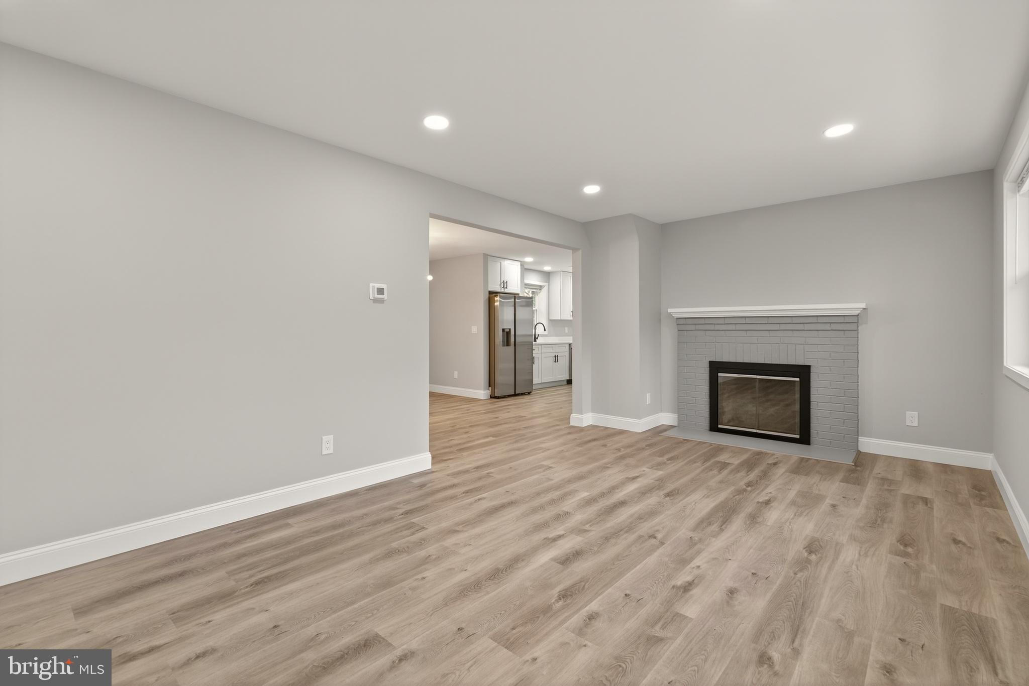 CHRIS MAR MANOR - Residential