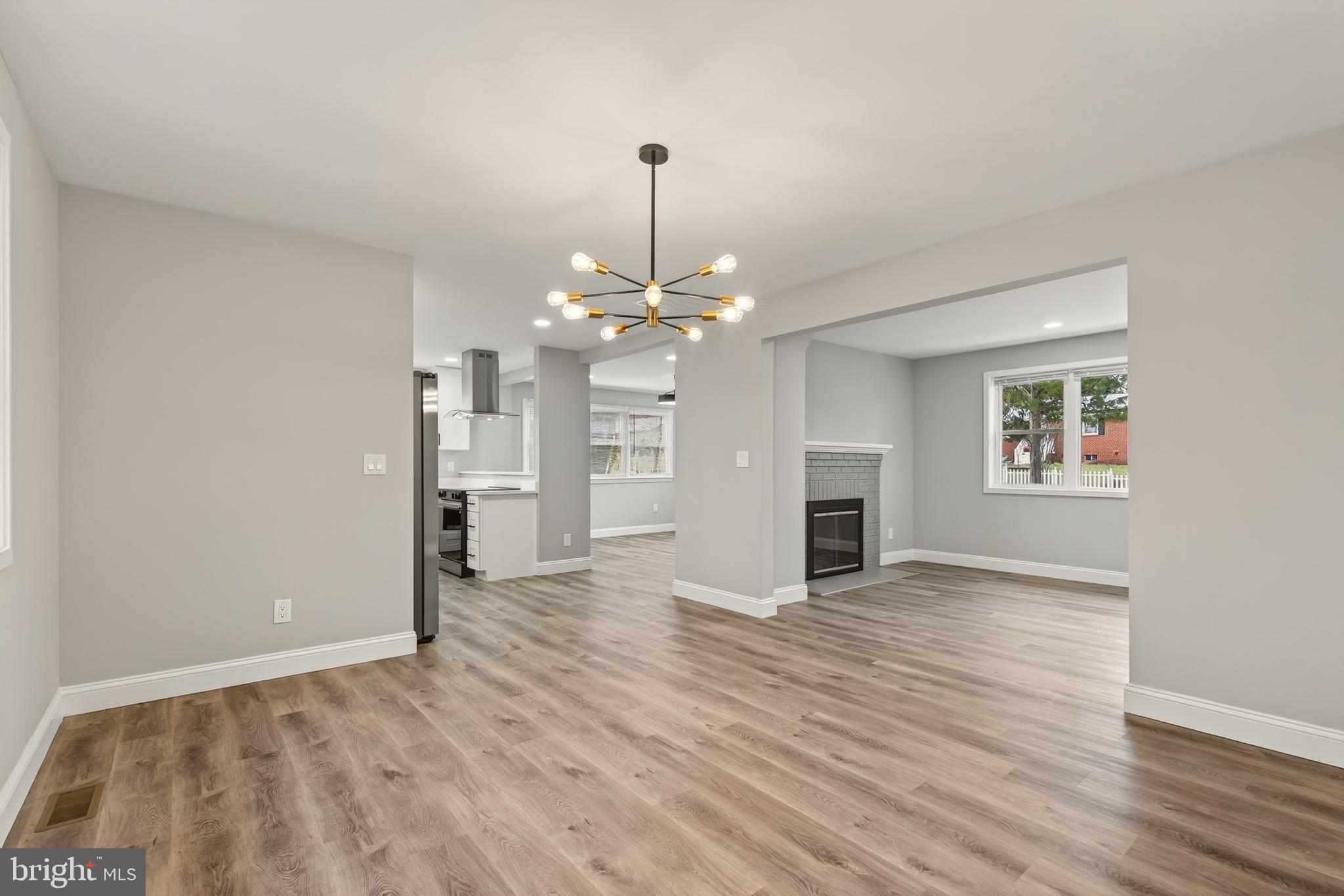 CHRIS MAR MANOR - Residential