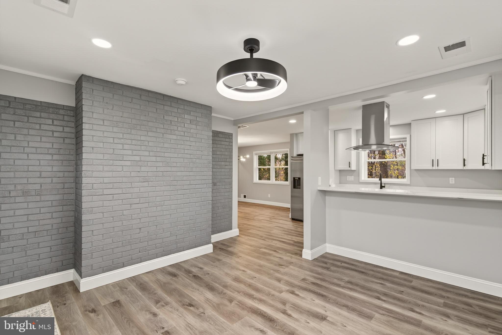 CHRIS MAR MANOR - Residential