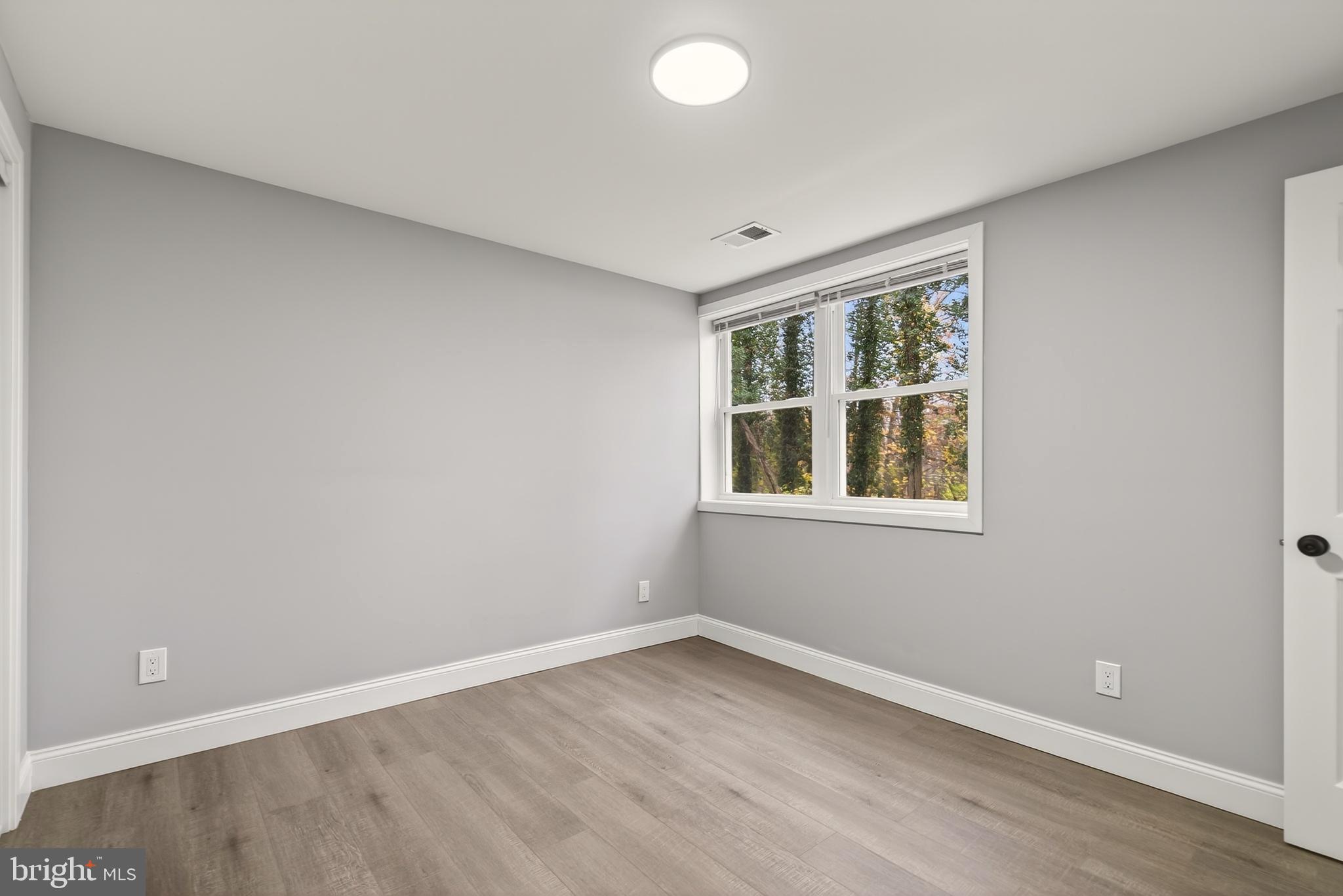 CHRIS MAR MANOR - Residential