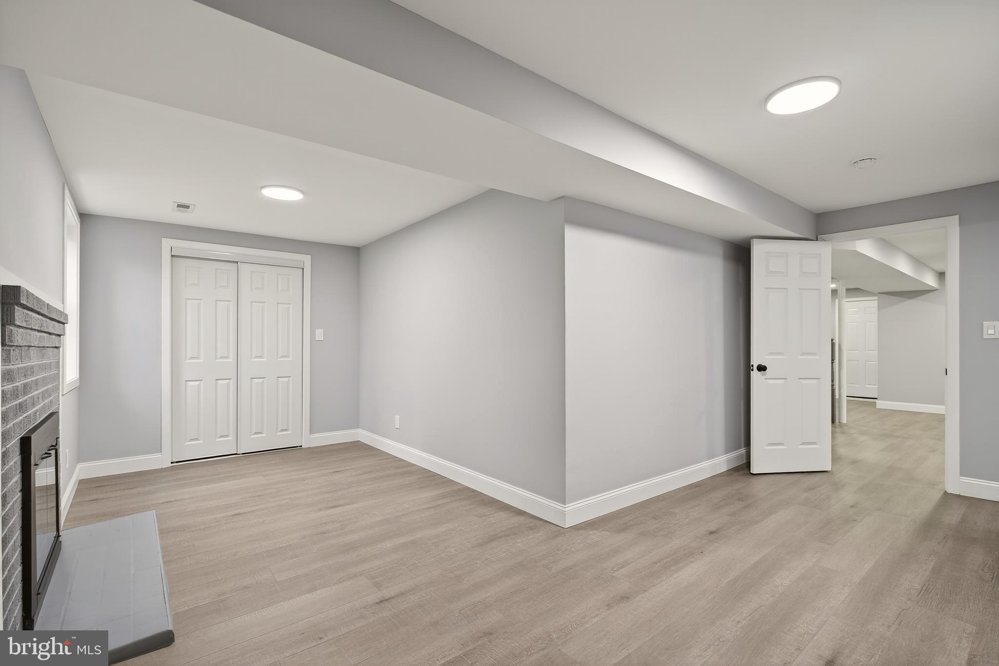 CHRIS MAR MANOR - Residential