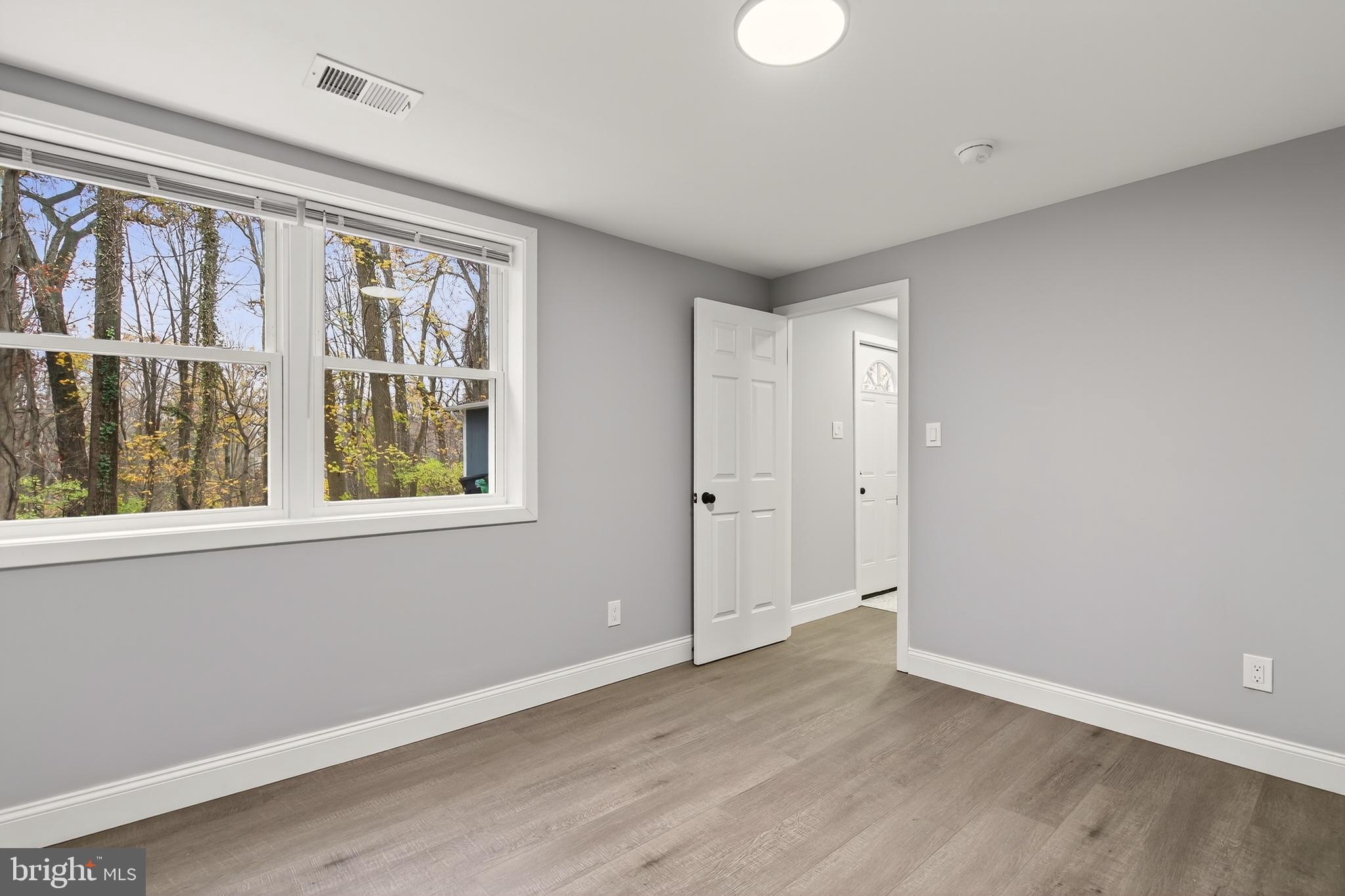 CHRIS MAR MANOR - Residential