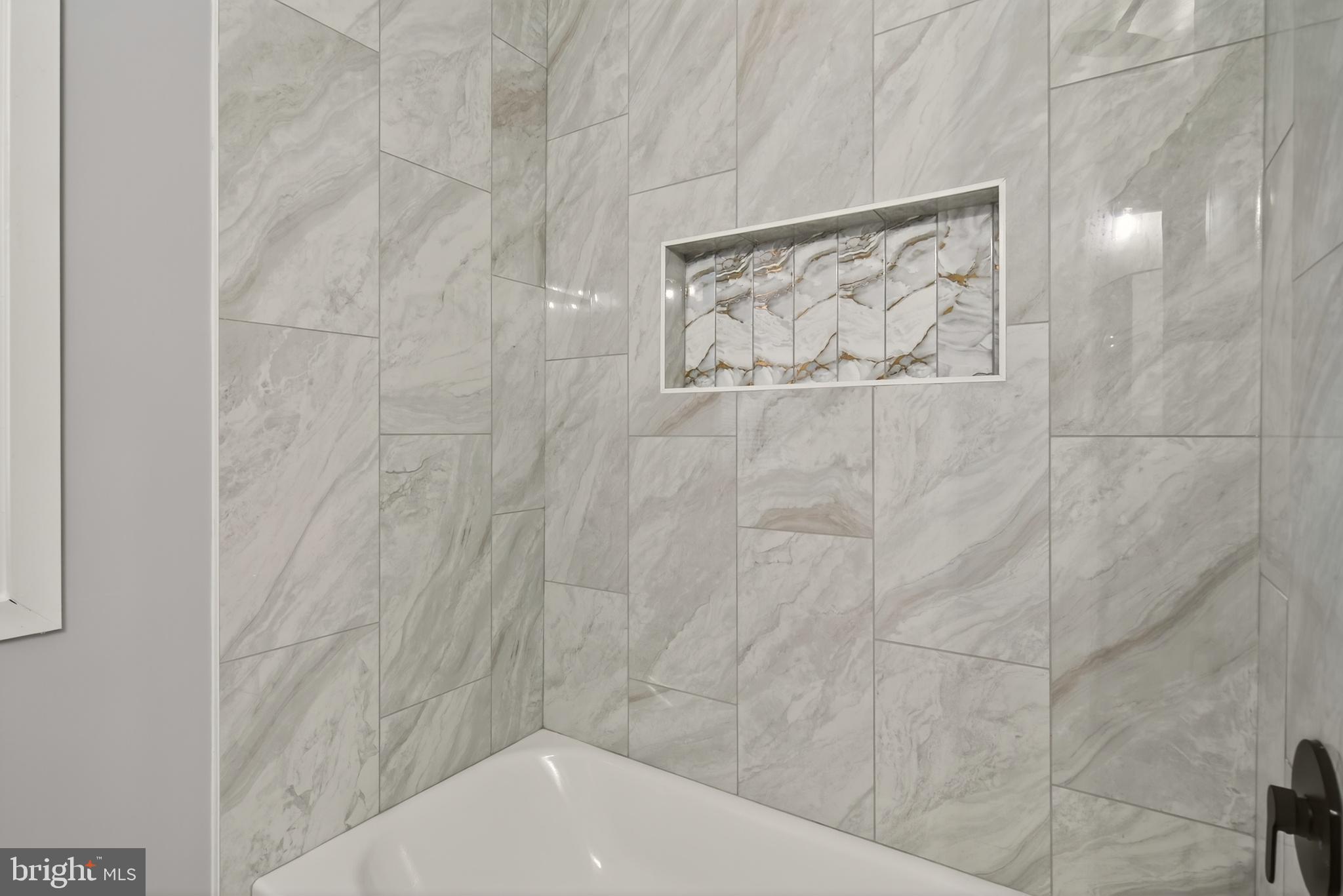 CHRIS MAR MANOR - Residential