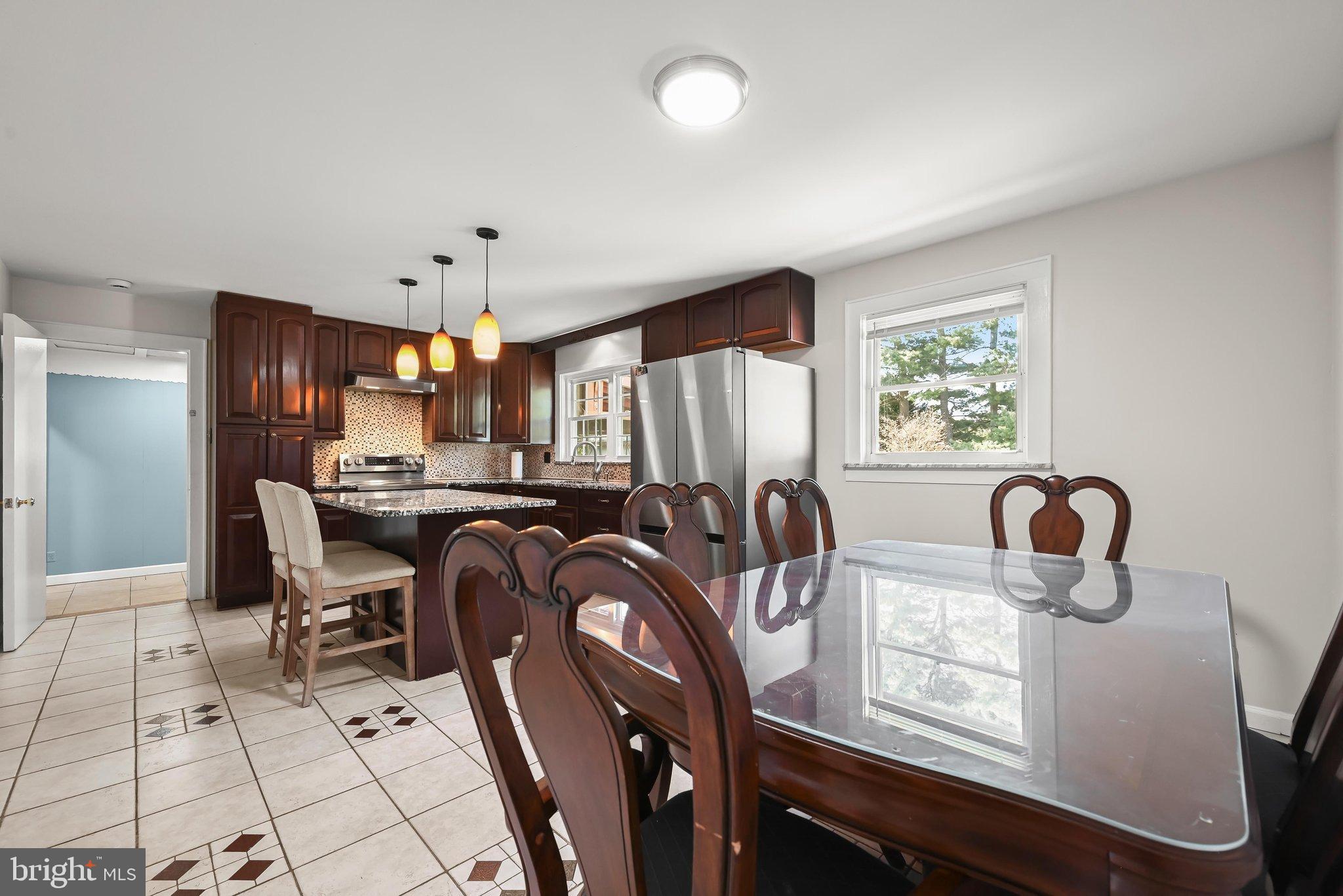 949 OAKDALE CIRCLE