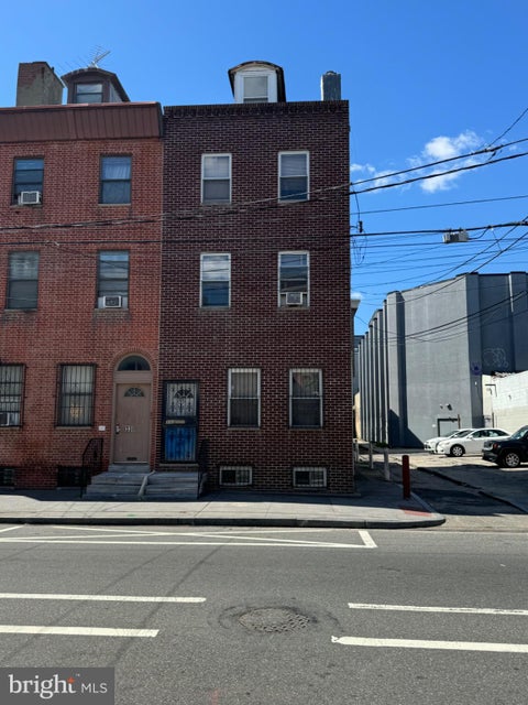 Townhouse For Sale - 332 N 10th Street<br/> PHILADELPHIA, PA 19107