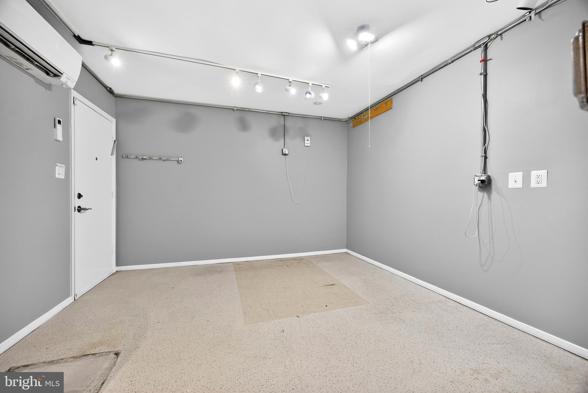 LONG REACH - Residential