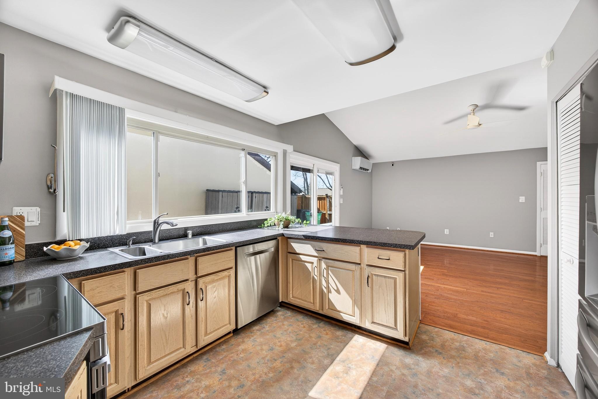 LONG REACH - Residential