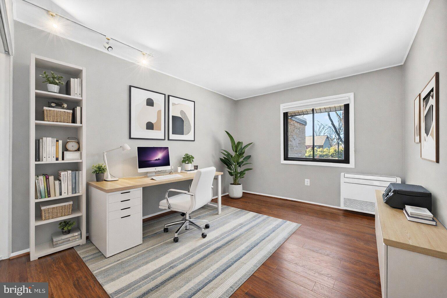 LONG REACH - Residential