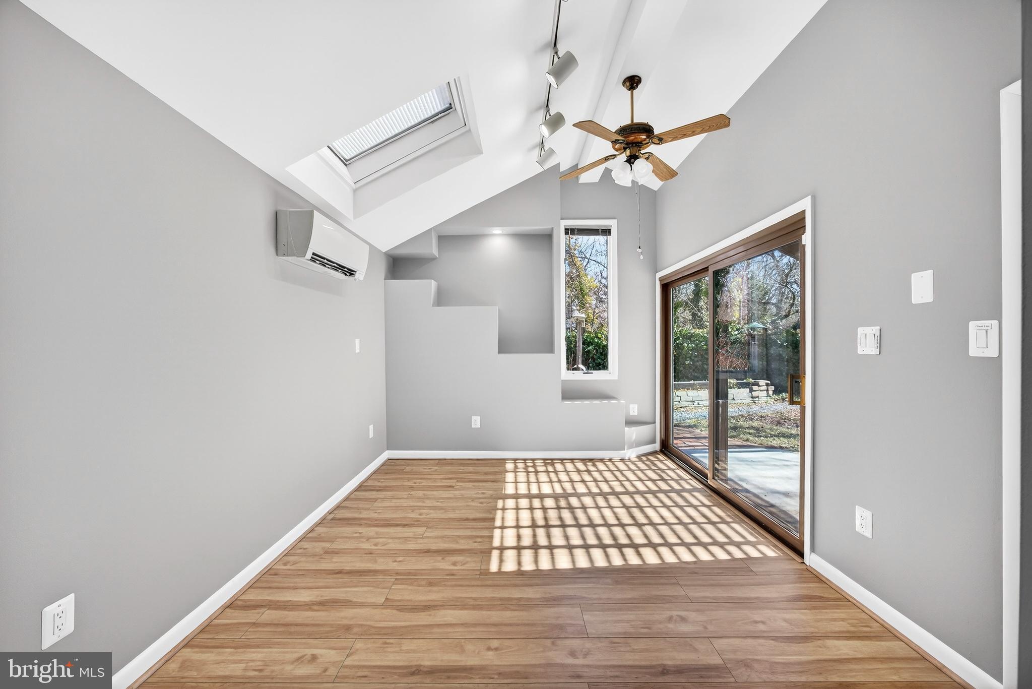 LONG REACH - Residential