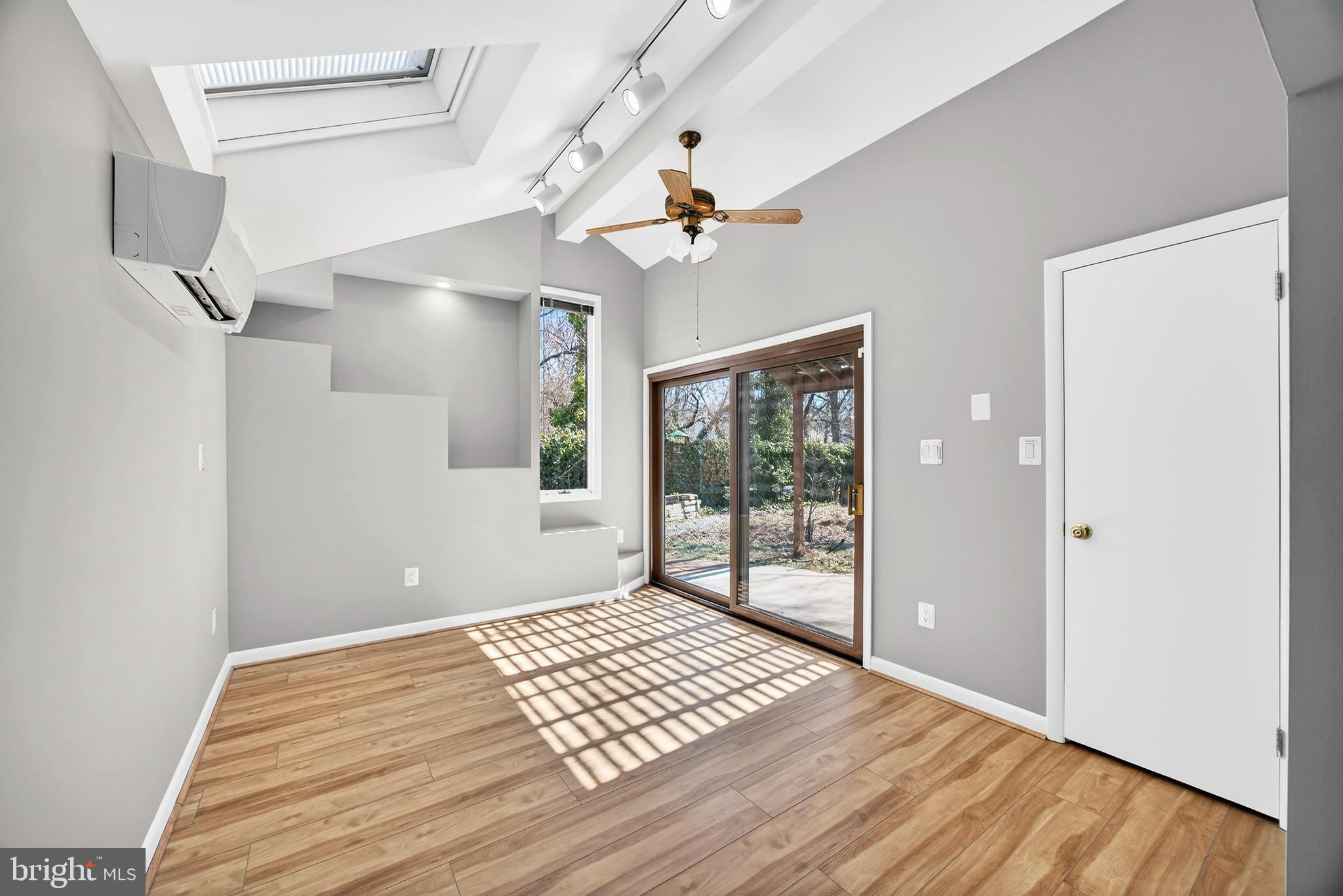 LONG REACH - Residential