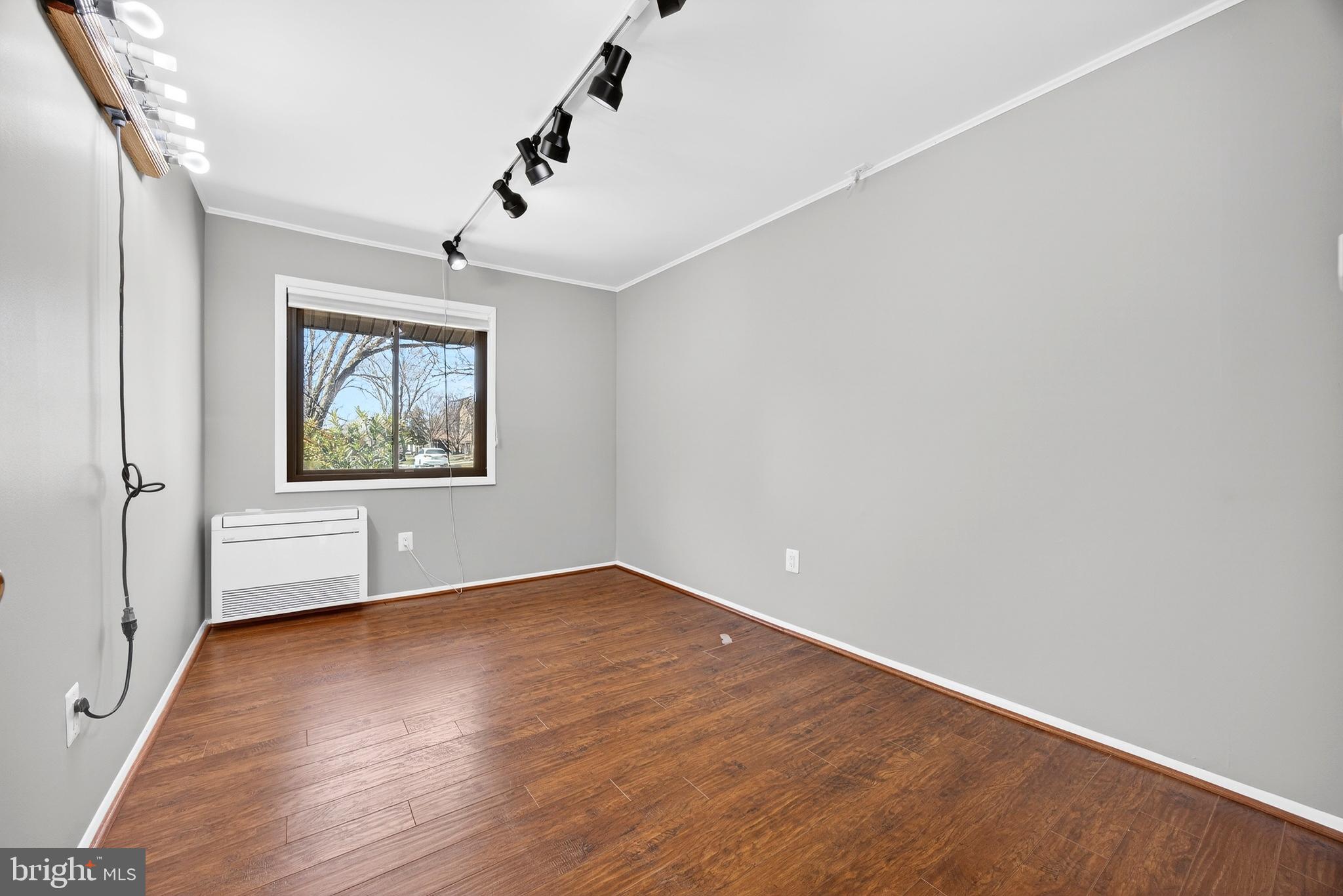 LONG REACH - Residential