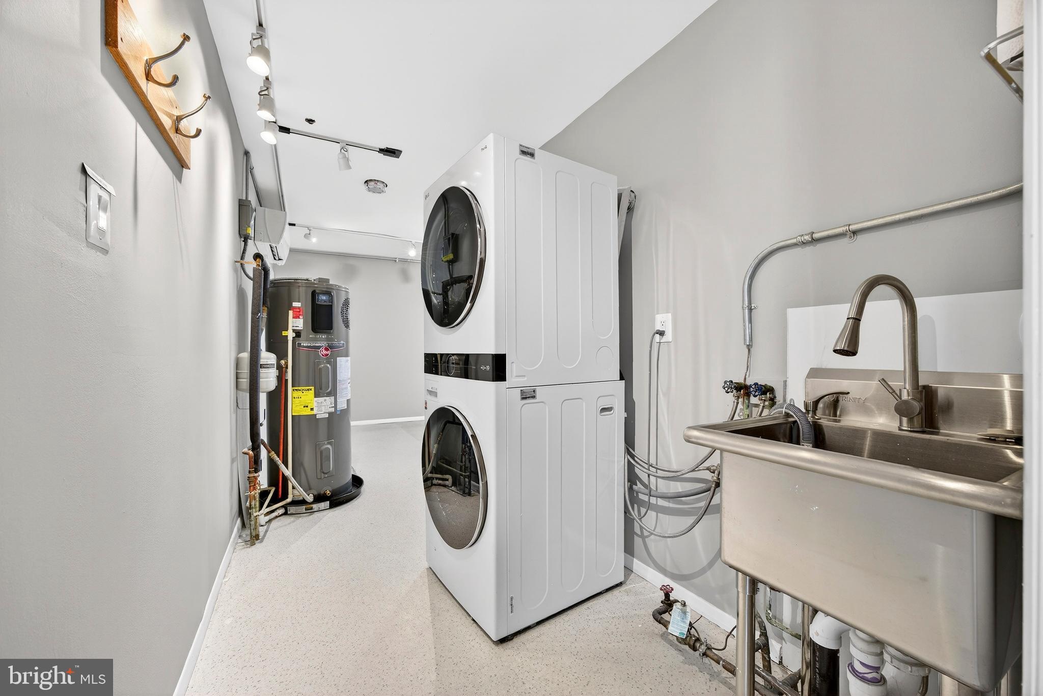 LONG REACH - Residential